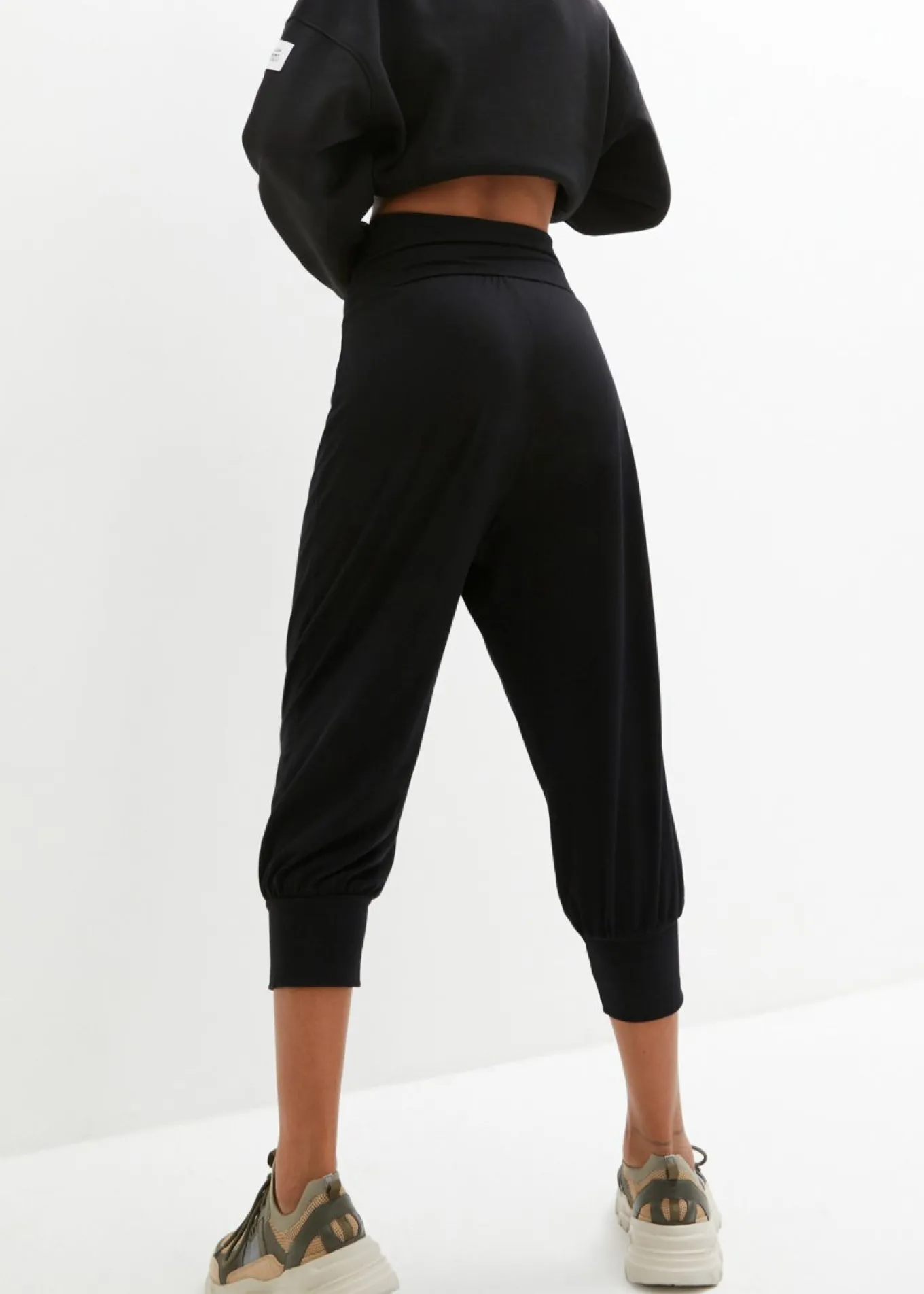 Pantalón bombacho con largo capri