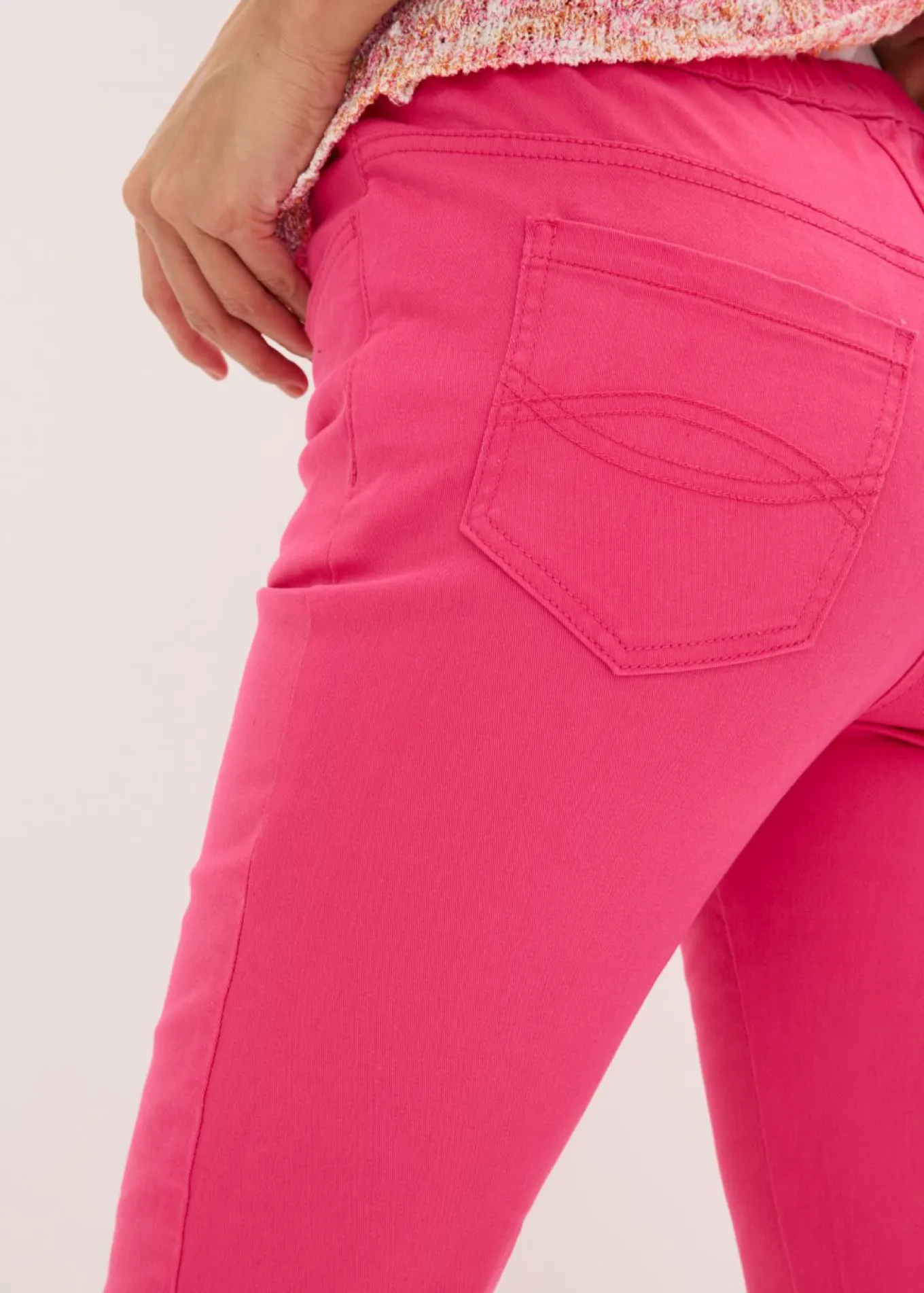 Pantalón capri sin cierre con elástico