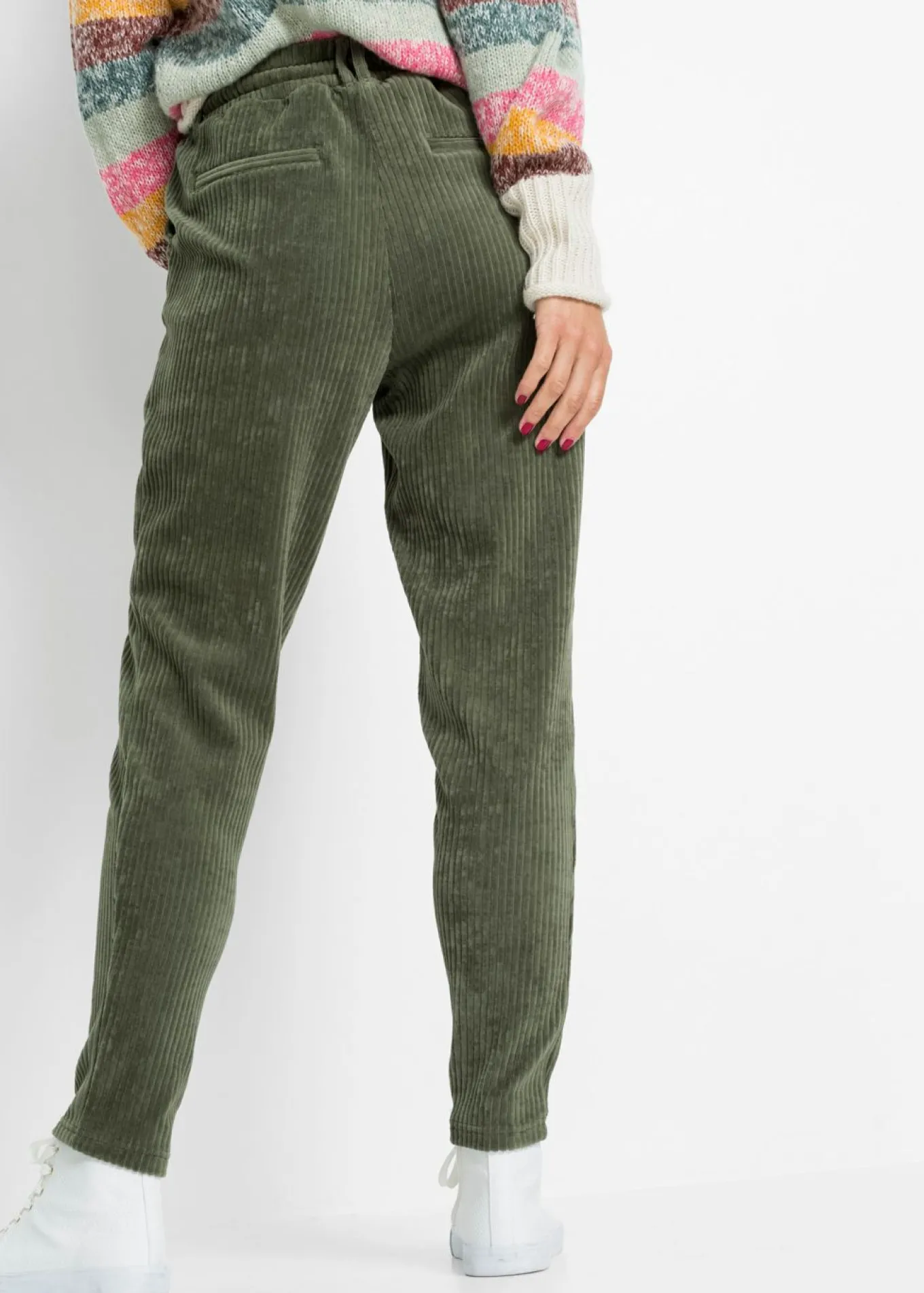 Pantalón con cinturilla elástica y aspecto de pana