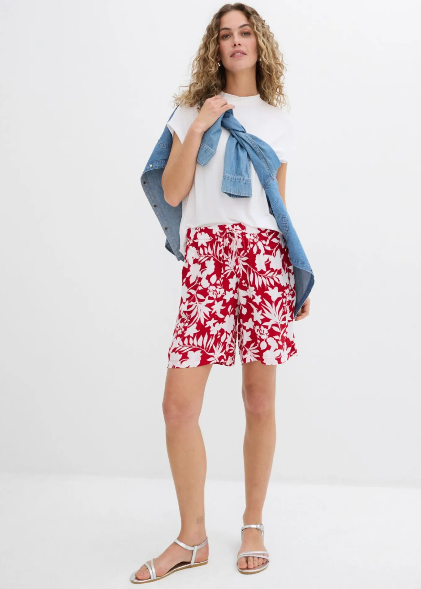 Pantalón corto ancho de viscosa con cómoda cinturilla alta