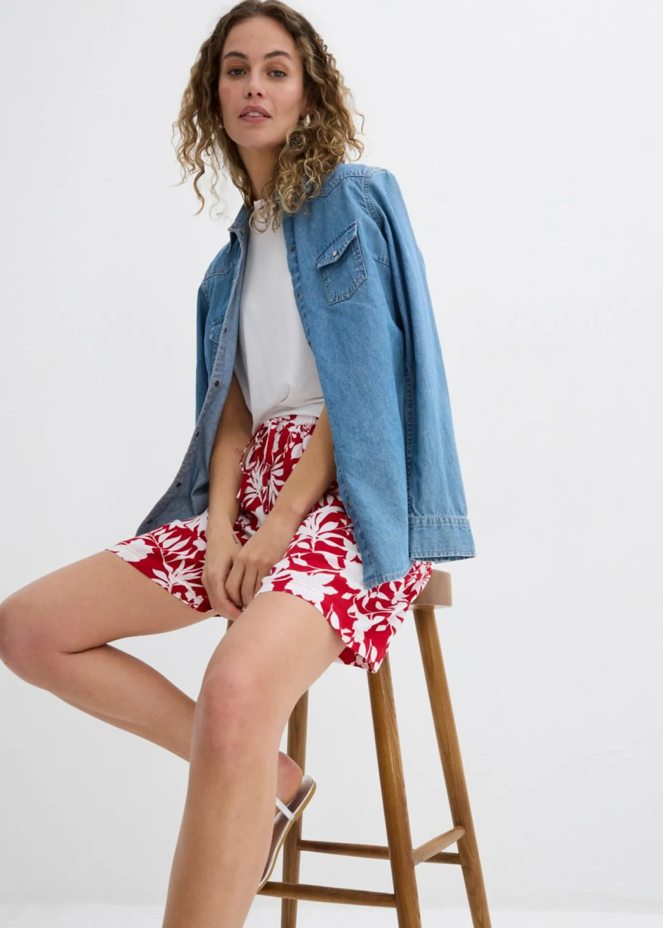 Pantalón corto ancho de viscosa con cómoda cinturilla alta