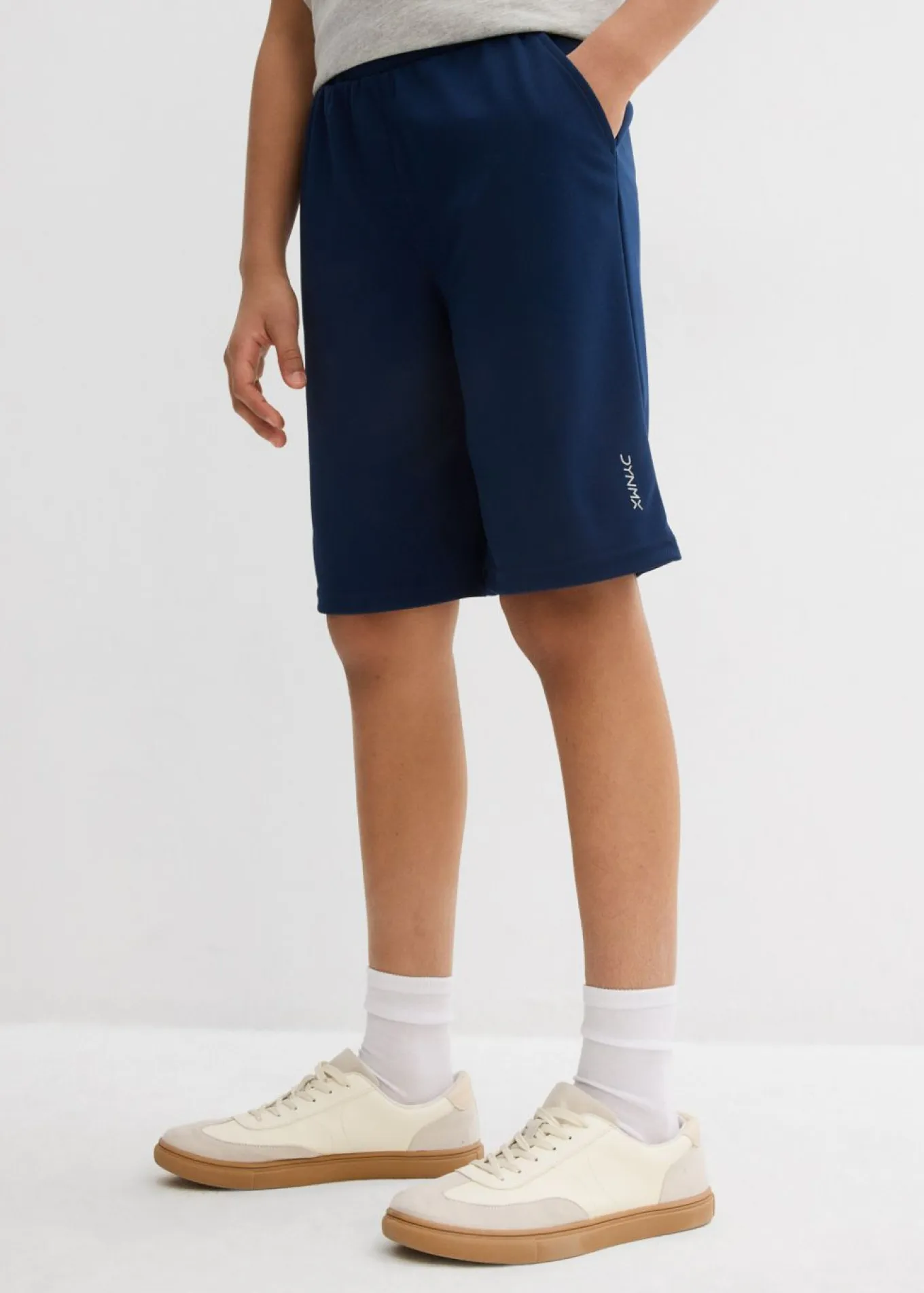 Pantalón corto deportivo con corte regular