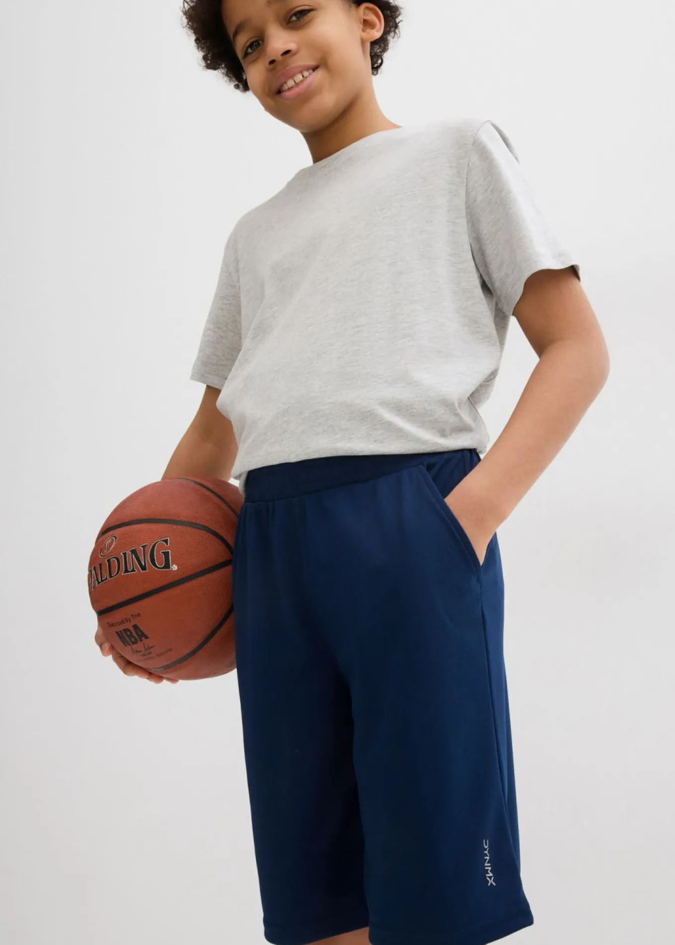 Pantalón corto deportivo con corte regular