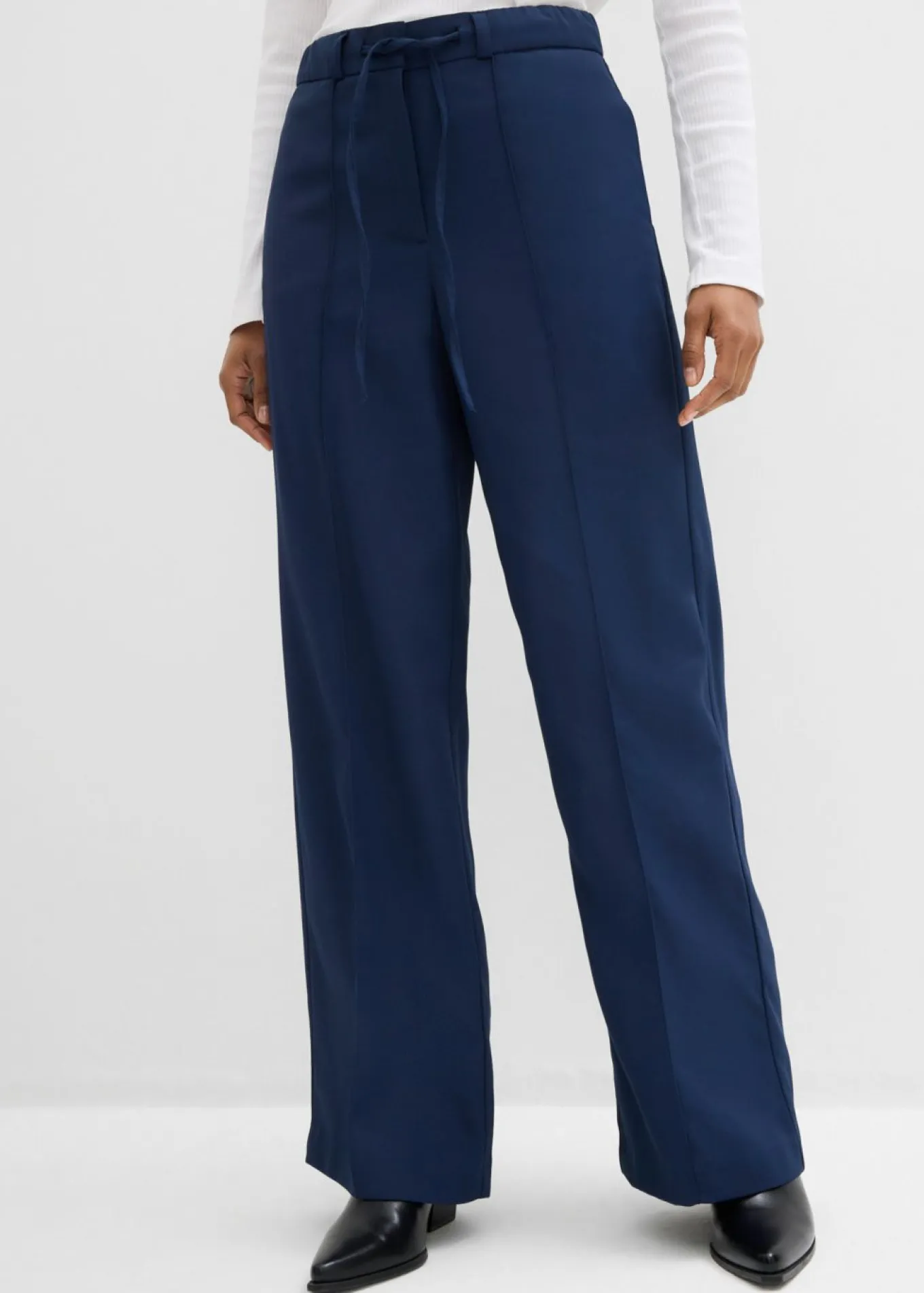 Pantalón de corte recto con cintura cómoda