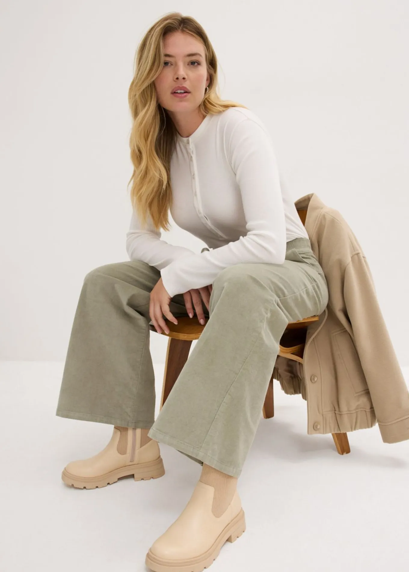 Pantalón de pana con cintura cómoda, high waist