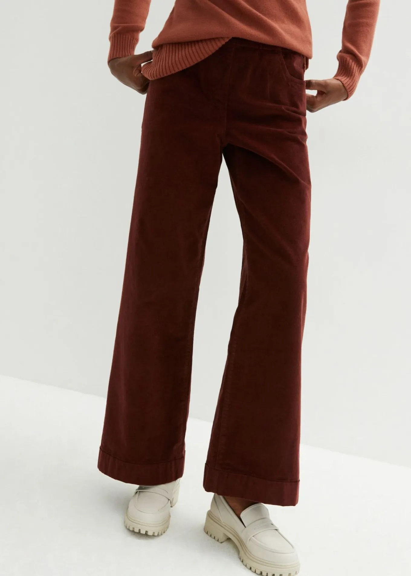 Pantalón de pana elástico y ancho, high waist