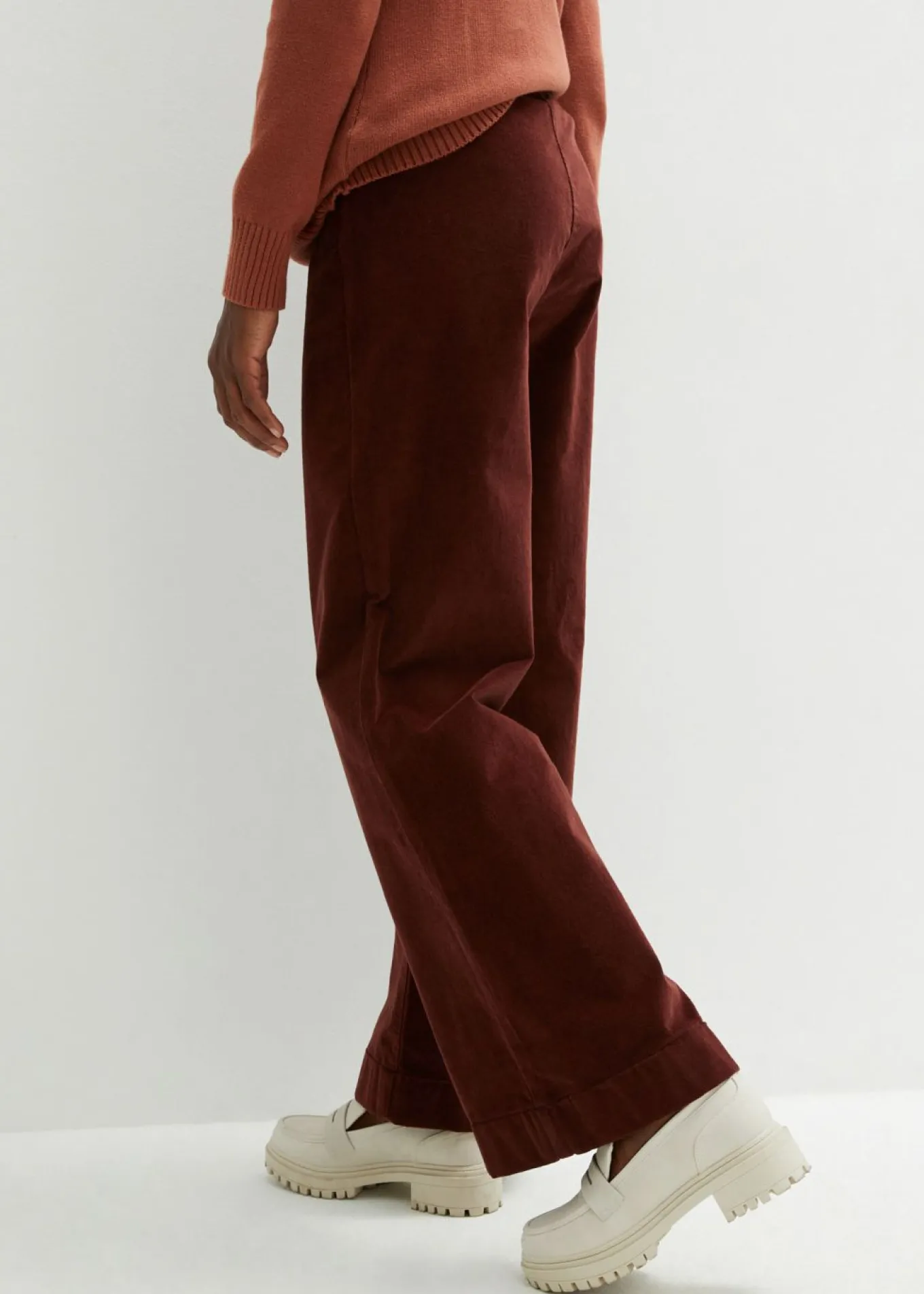 Pantalón de pana elástico y ancho, high waist