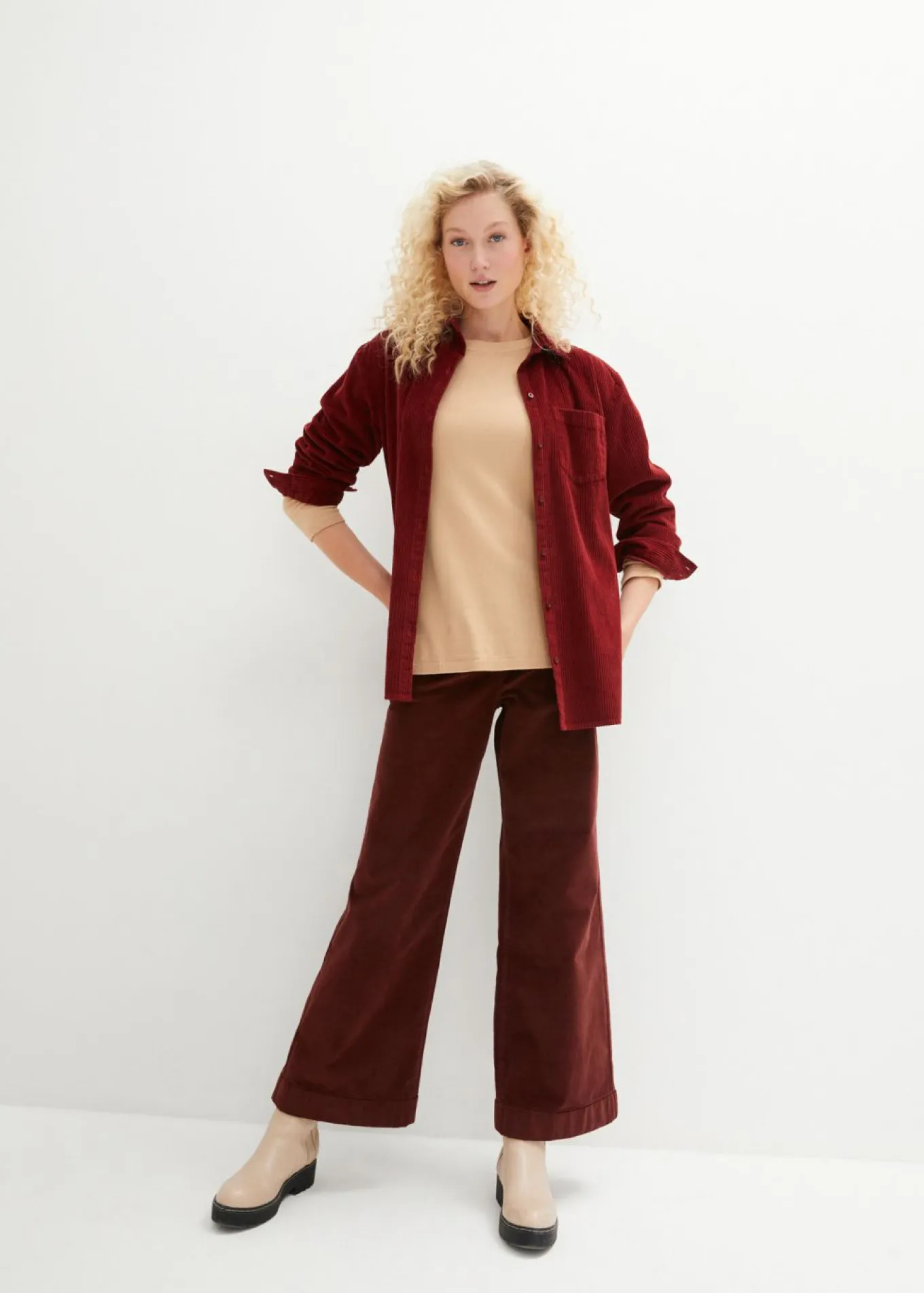 Pantalón de pana elástico y ancho, high waist