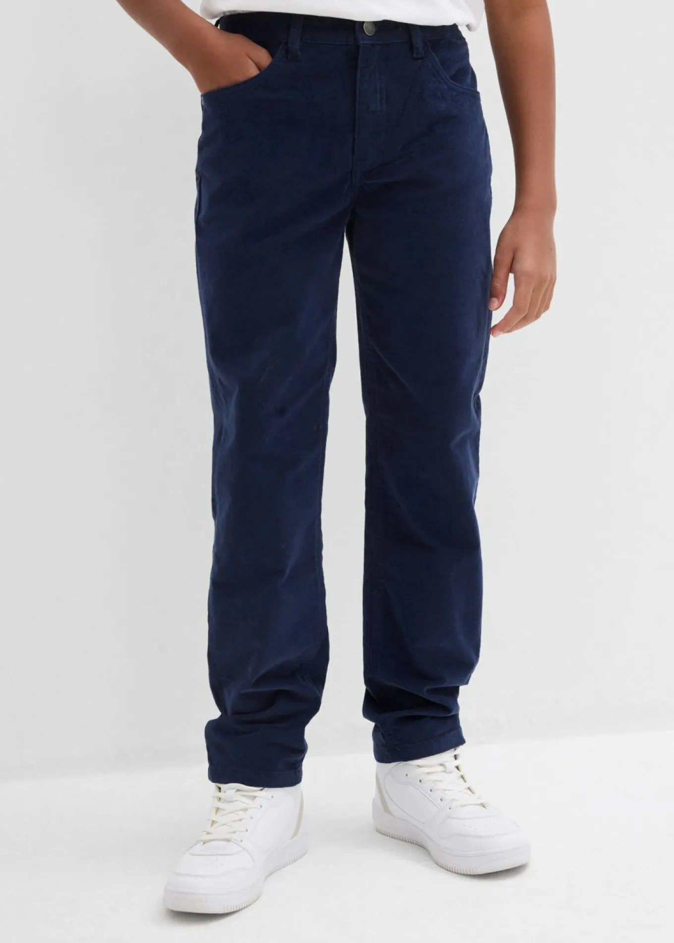 Pantalón de pana regular fit confeccionado en algodón orgánico reciclable elástico, straight