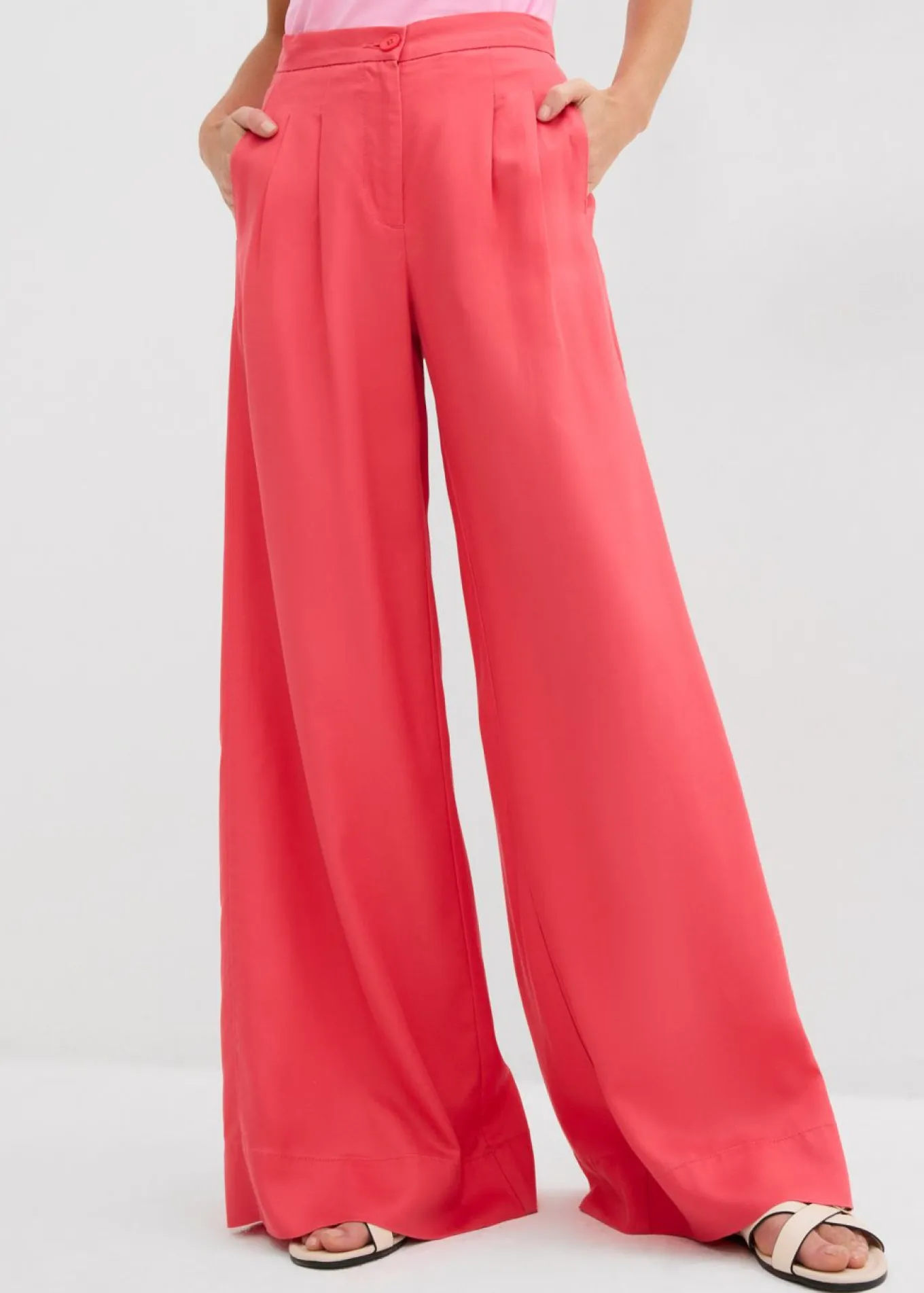 Pantalón de pinzas de lyocell fluido