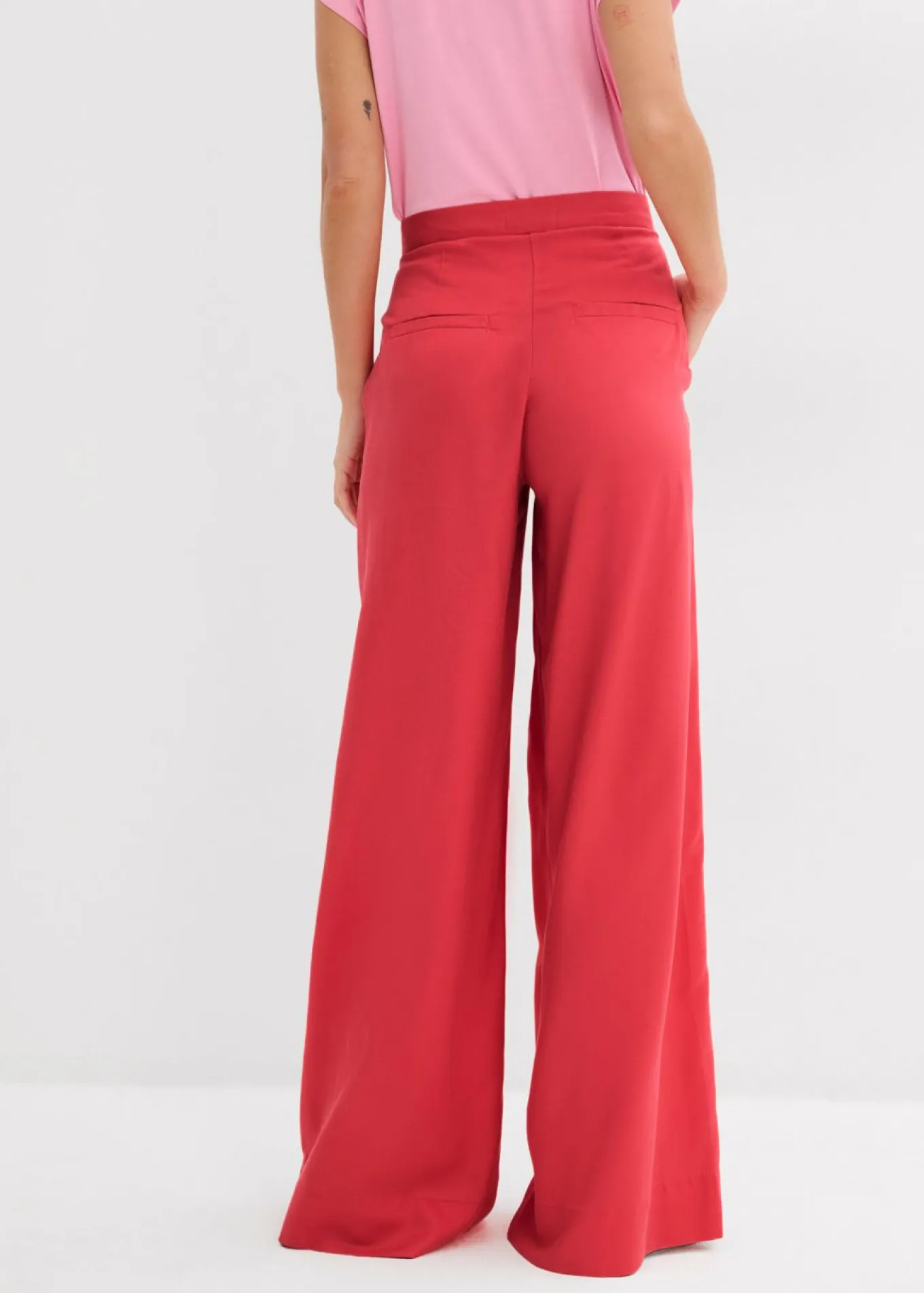 Pantalón de pinzas de lyocell fluido