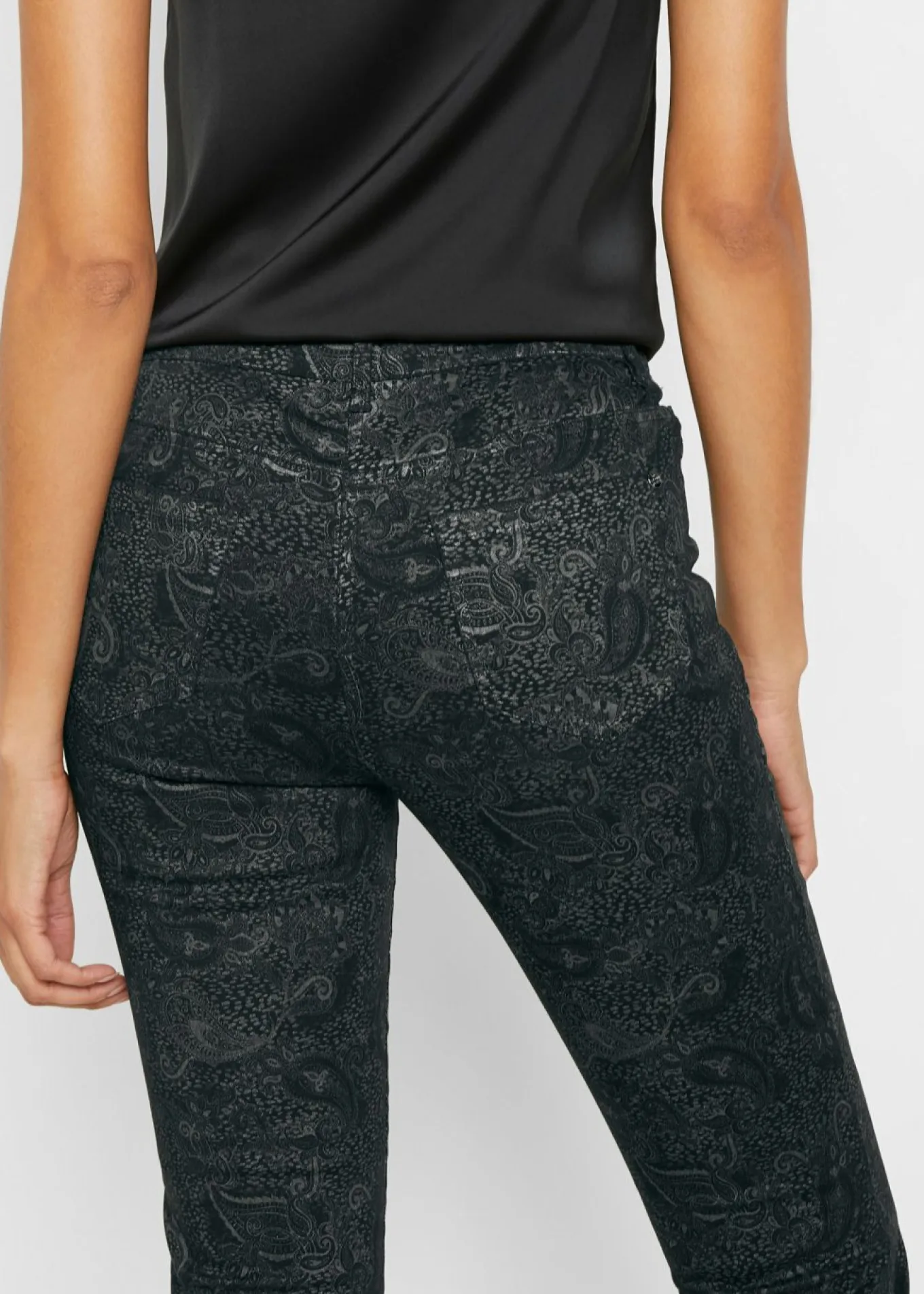 Pantalón de sarga con estampado elegante
