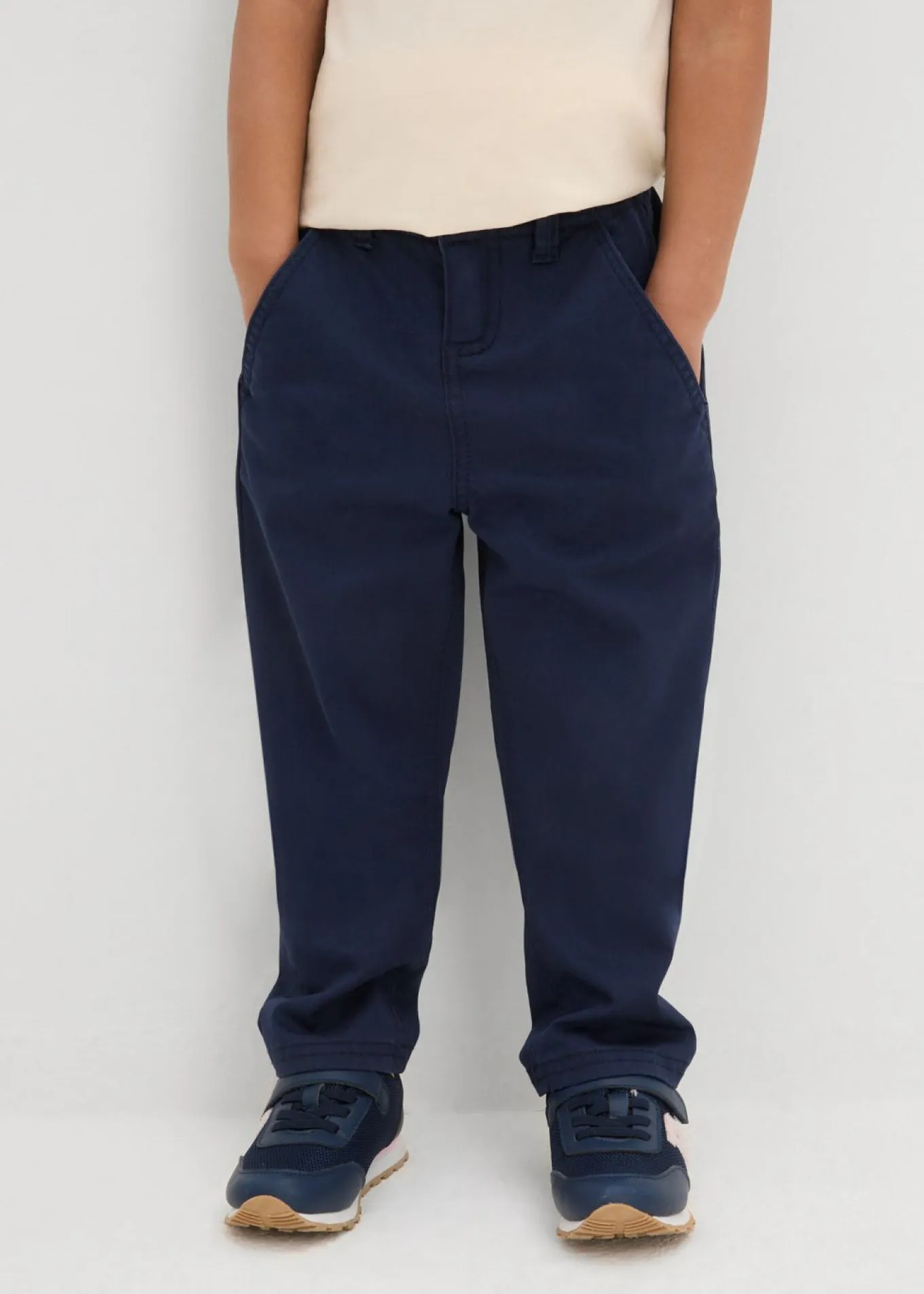 Pantalón elástico tipo chino con cintura ajustable y corte ajustado/recto