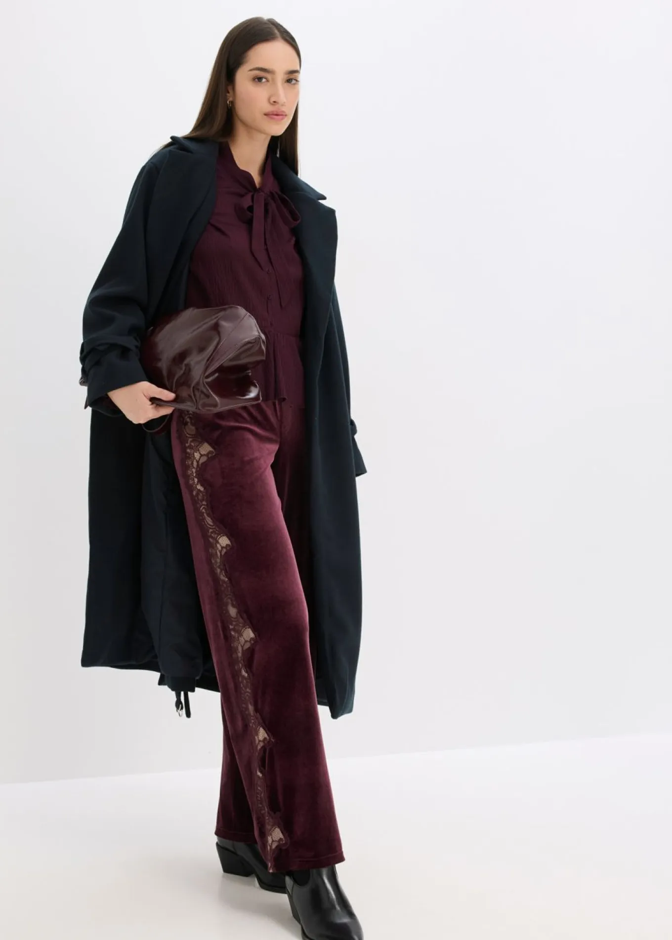 Pantalón Marlene de terciopelo suave con inserción de encaje
