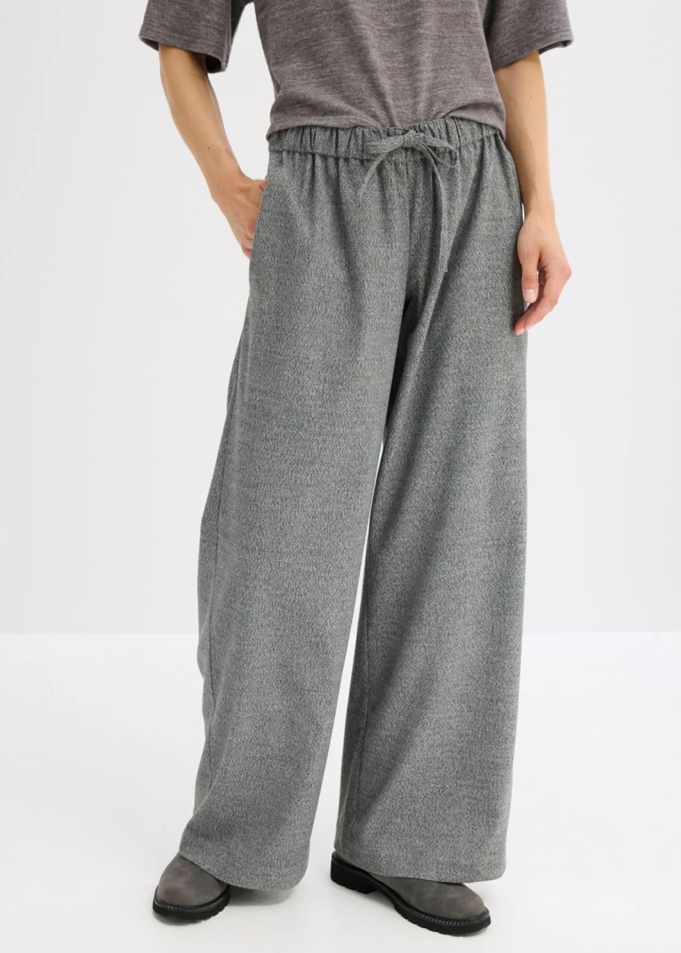 Pantalón palazzo con aspecto de lana