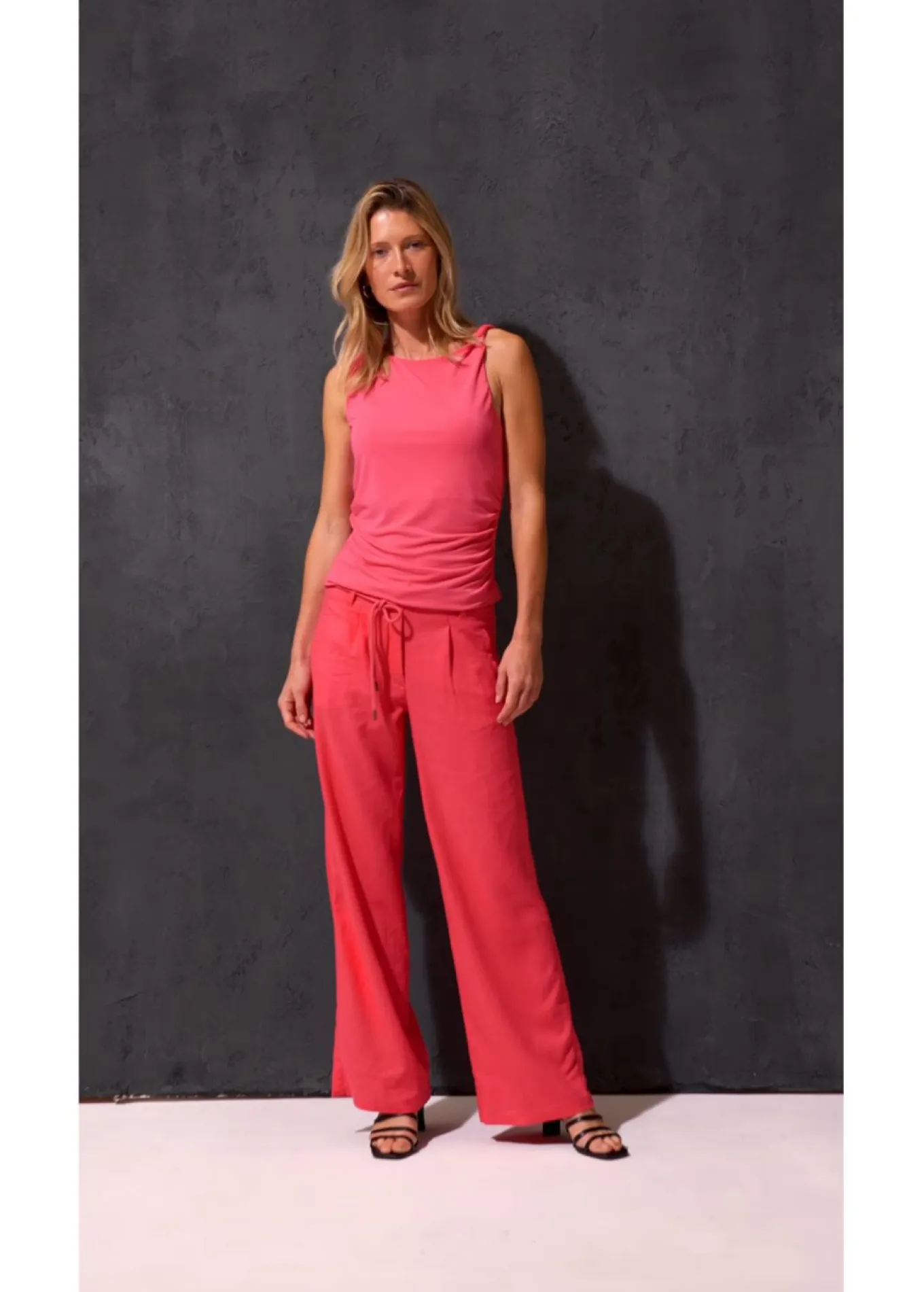 Pantalón paperbag de ligera mezcla de lino