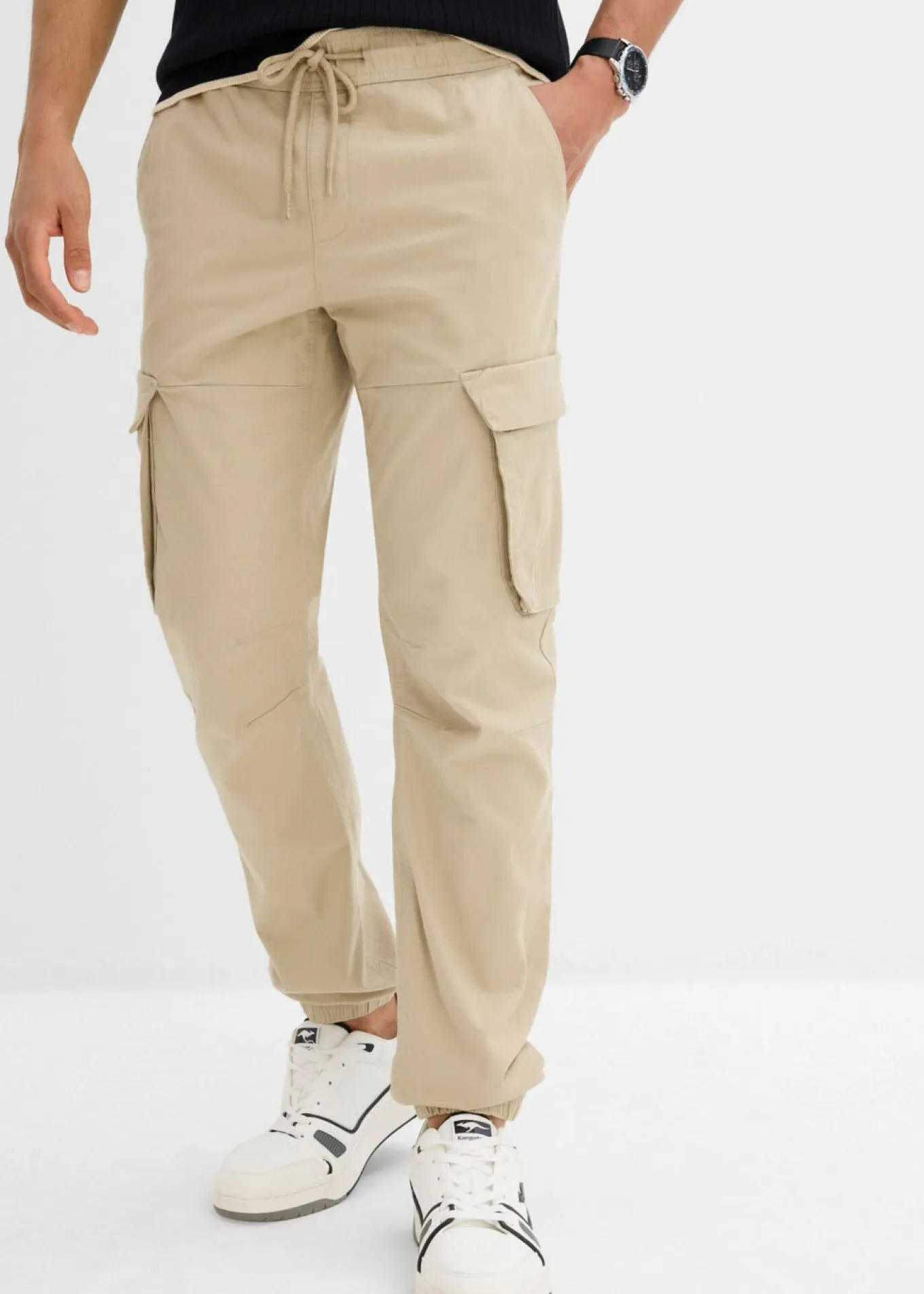Pantalón sin cierre tipo cargo con recto y regular