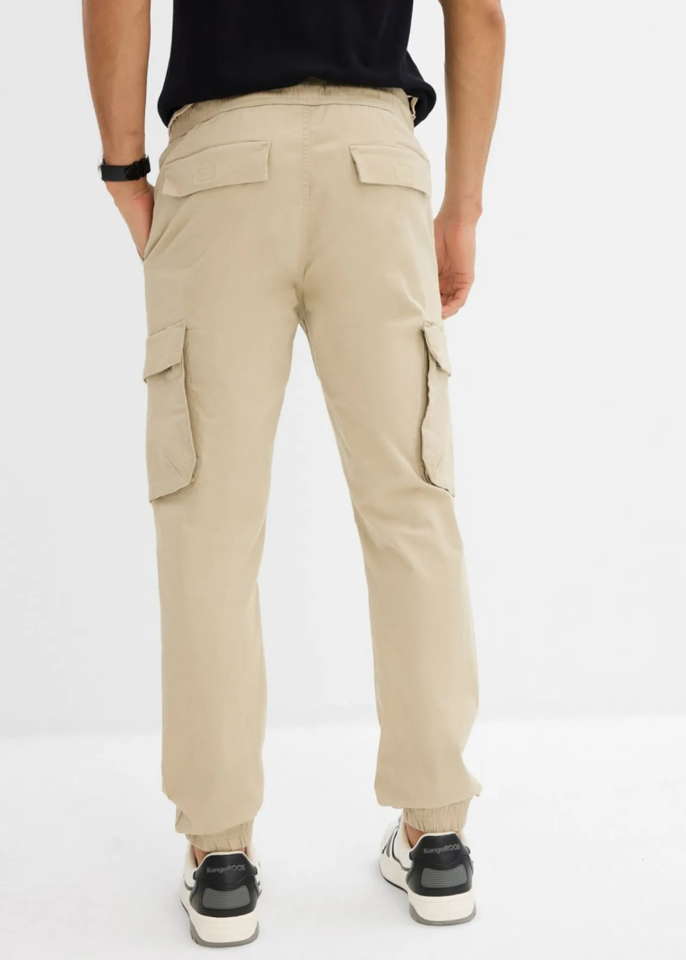 Pantalón sin cierre tipo cargo con recto y regular