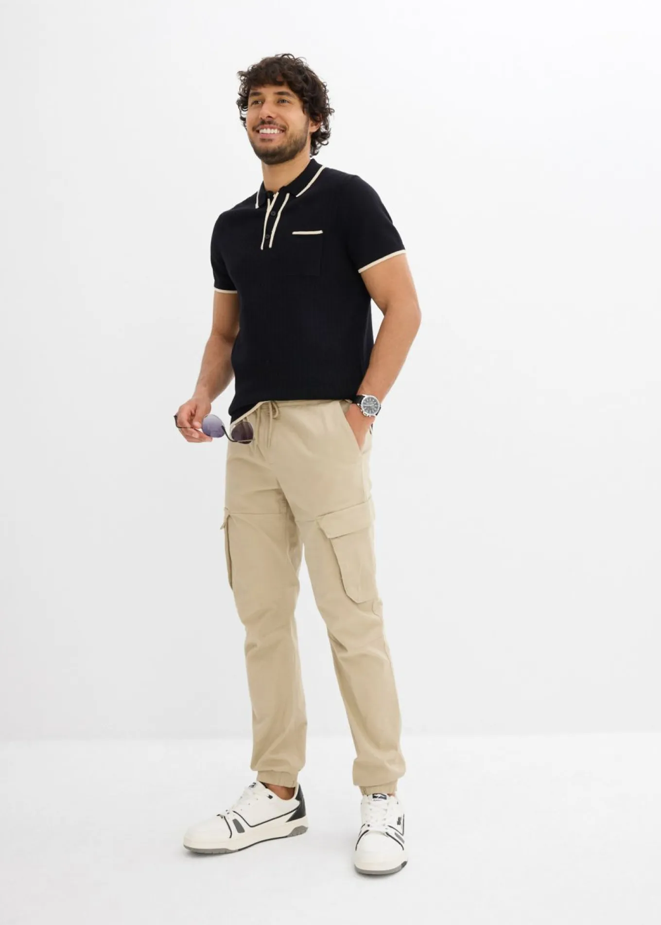 Pantalón sin cierre tipo cargo con recto y regular