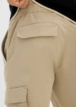 Pantalón sin cierre tipo cargo con recto y regular