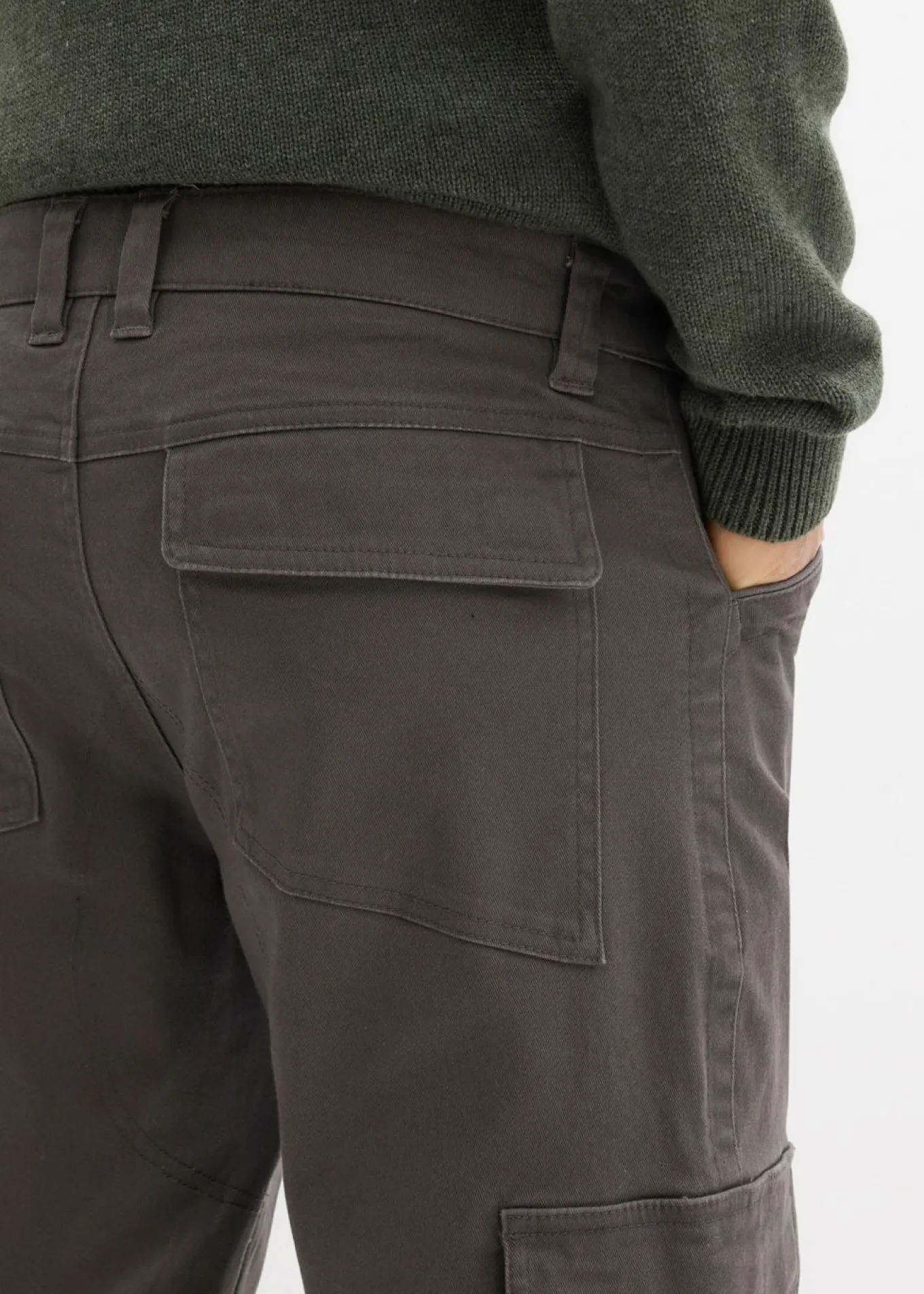Pantalón tipo cargo de algodón puro con corte relajado, tapered