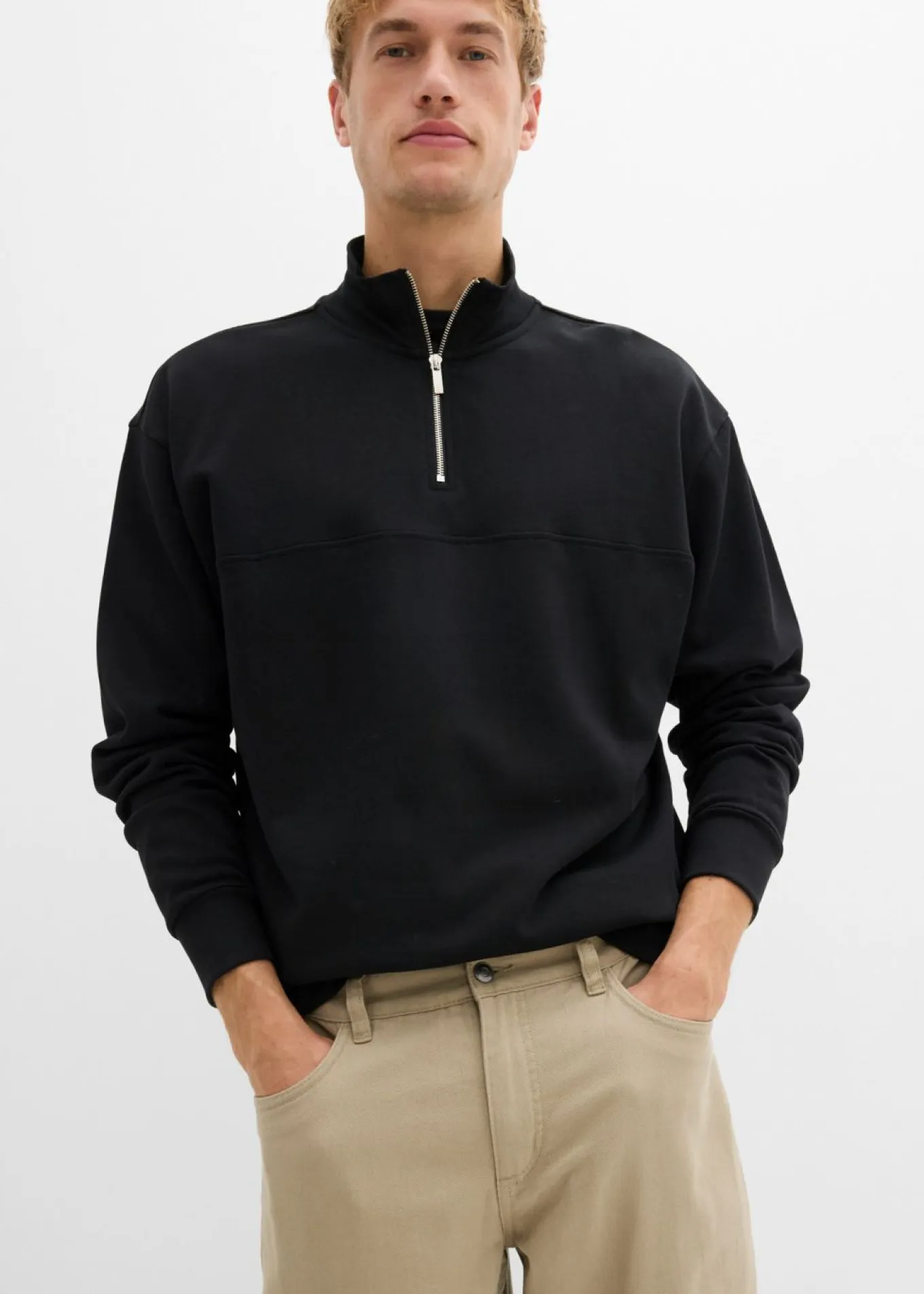 Pantalón térmico con corte holgado, cinturilla cómoda y diseño recto
