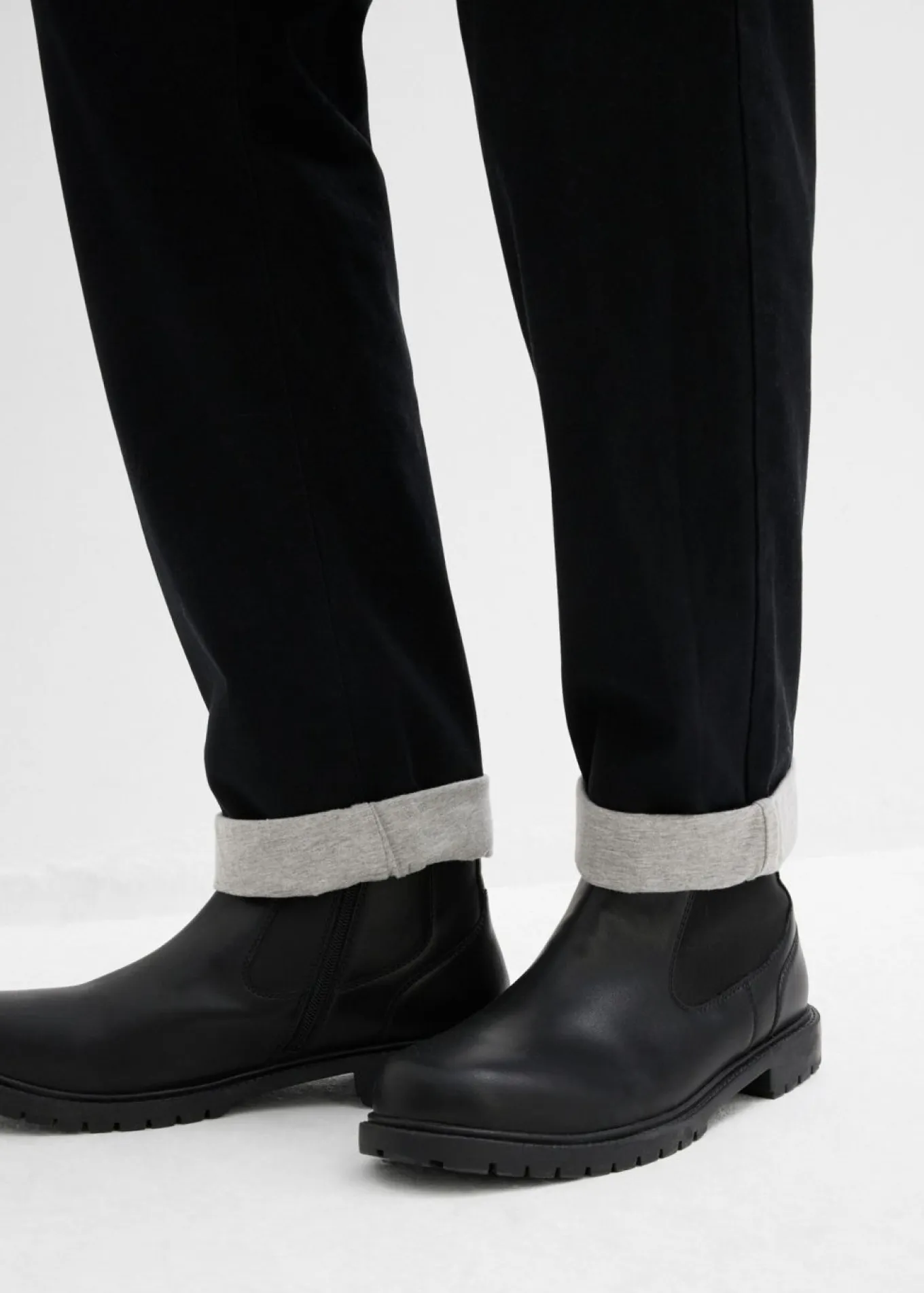 Pantalón térmico con corte relajado y diseño tapered