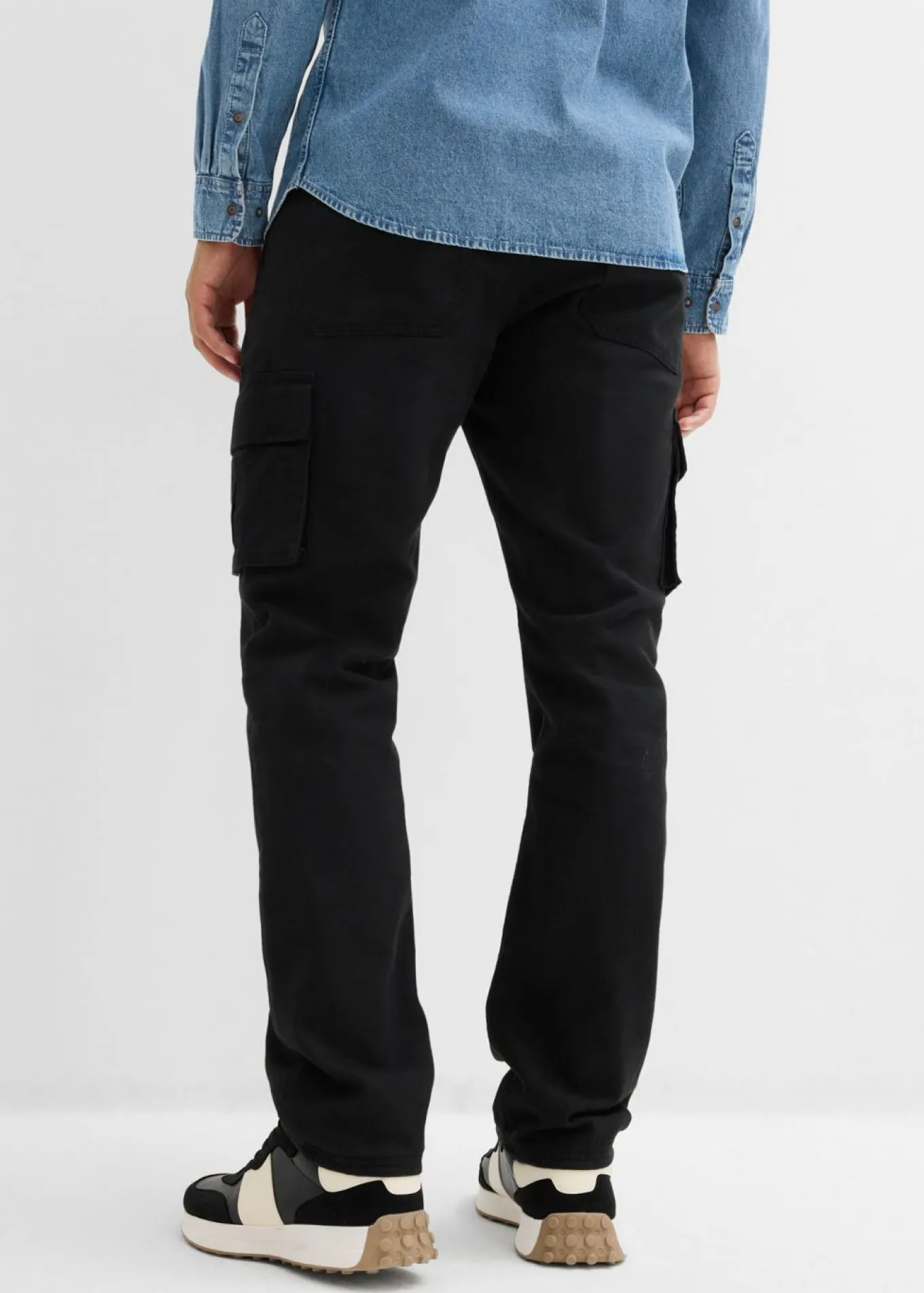 Pantalón térmico tipo cargo, relaxed fit, con forro de franela y cintura cómoda, straight