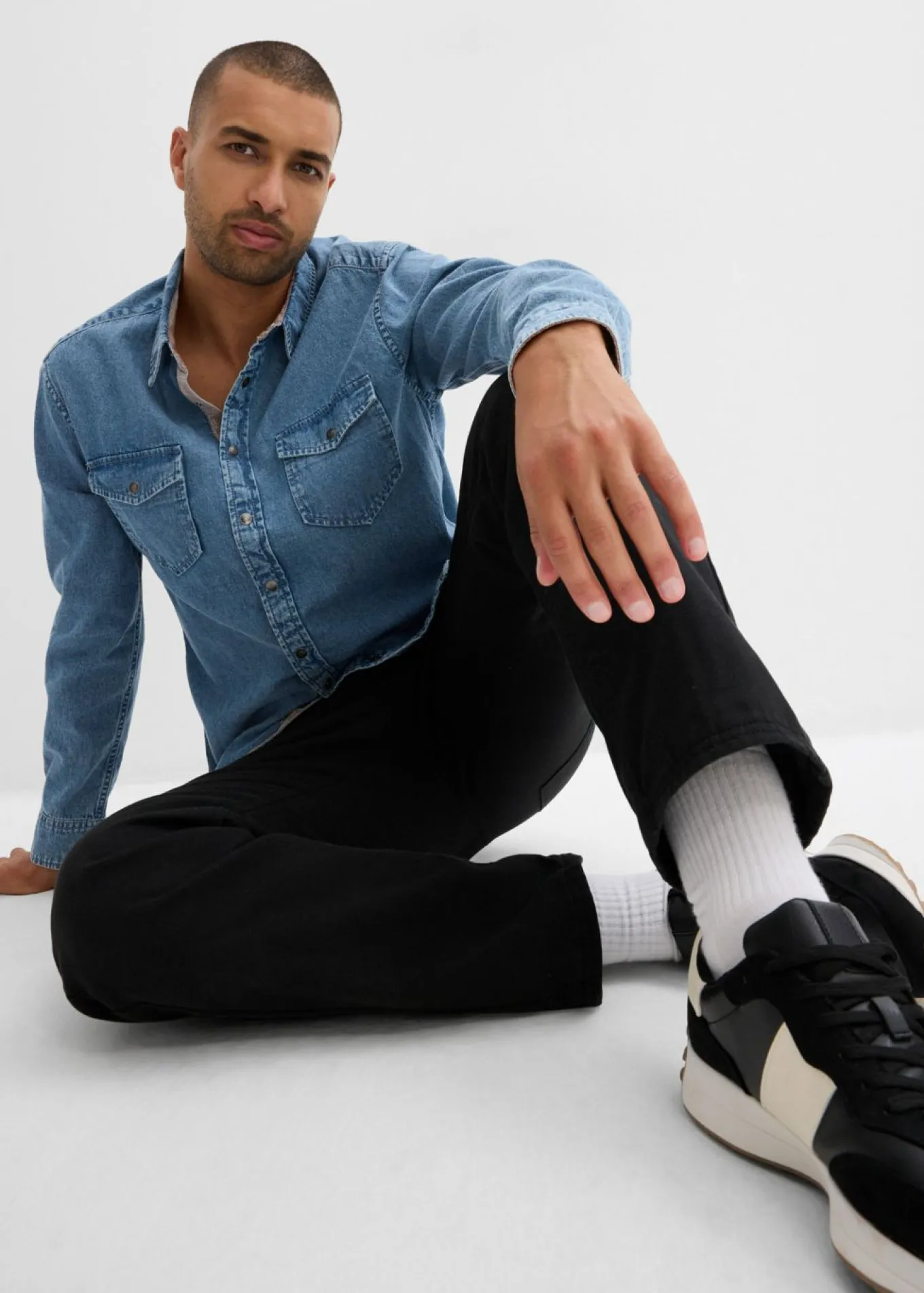 Pantalón térmico tipo cargo, relaxed fit, con forro de franela y cintura cómoda, straight