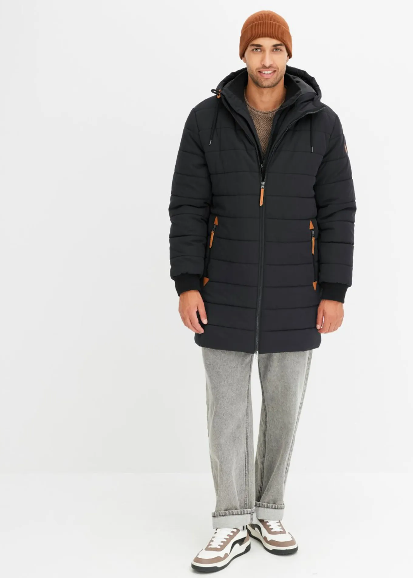 Parka acolchada con capucha y detalles de piel sintética