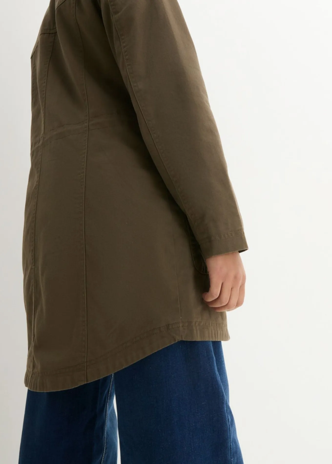 Parka corta de algodón con cuello alto, entallada
