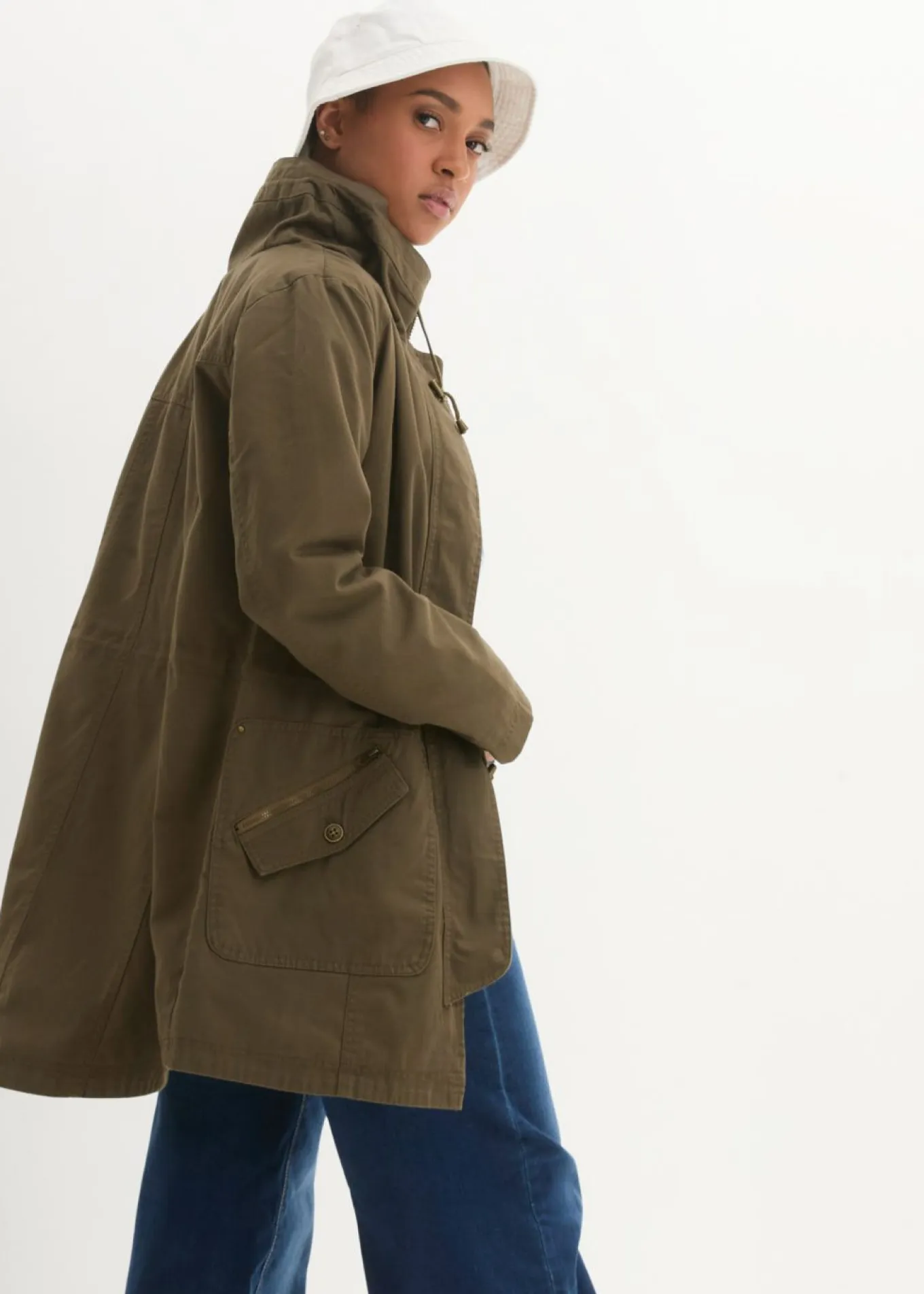 Parka corta de algodón con cuello alto, entallada