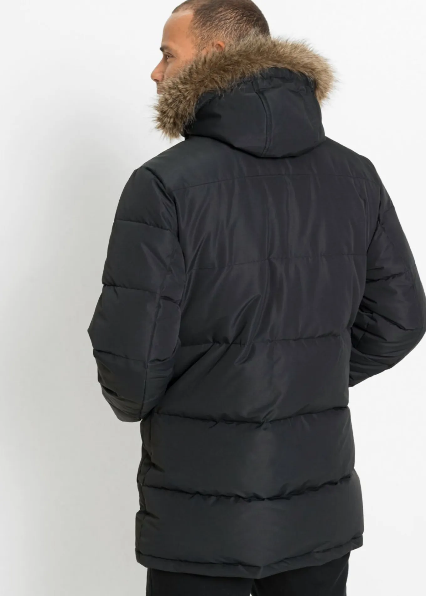 Parka funcional de invierno con capucha de pelo y detalles de piel sintética