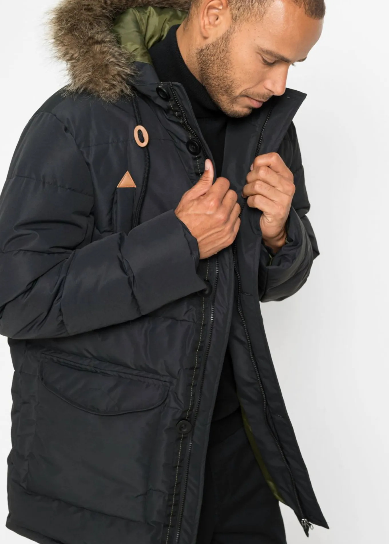 Parka funcional de invierno con capucha de pelo y detalles de piel sintética