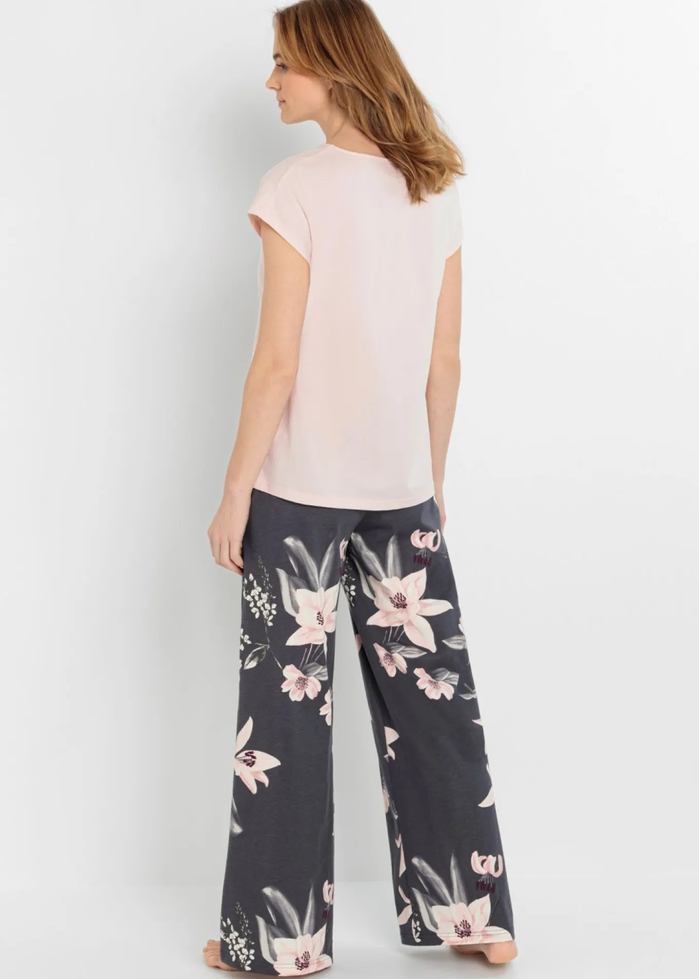 Pijama con pantalón ancho