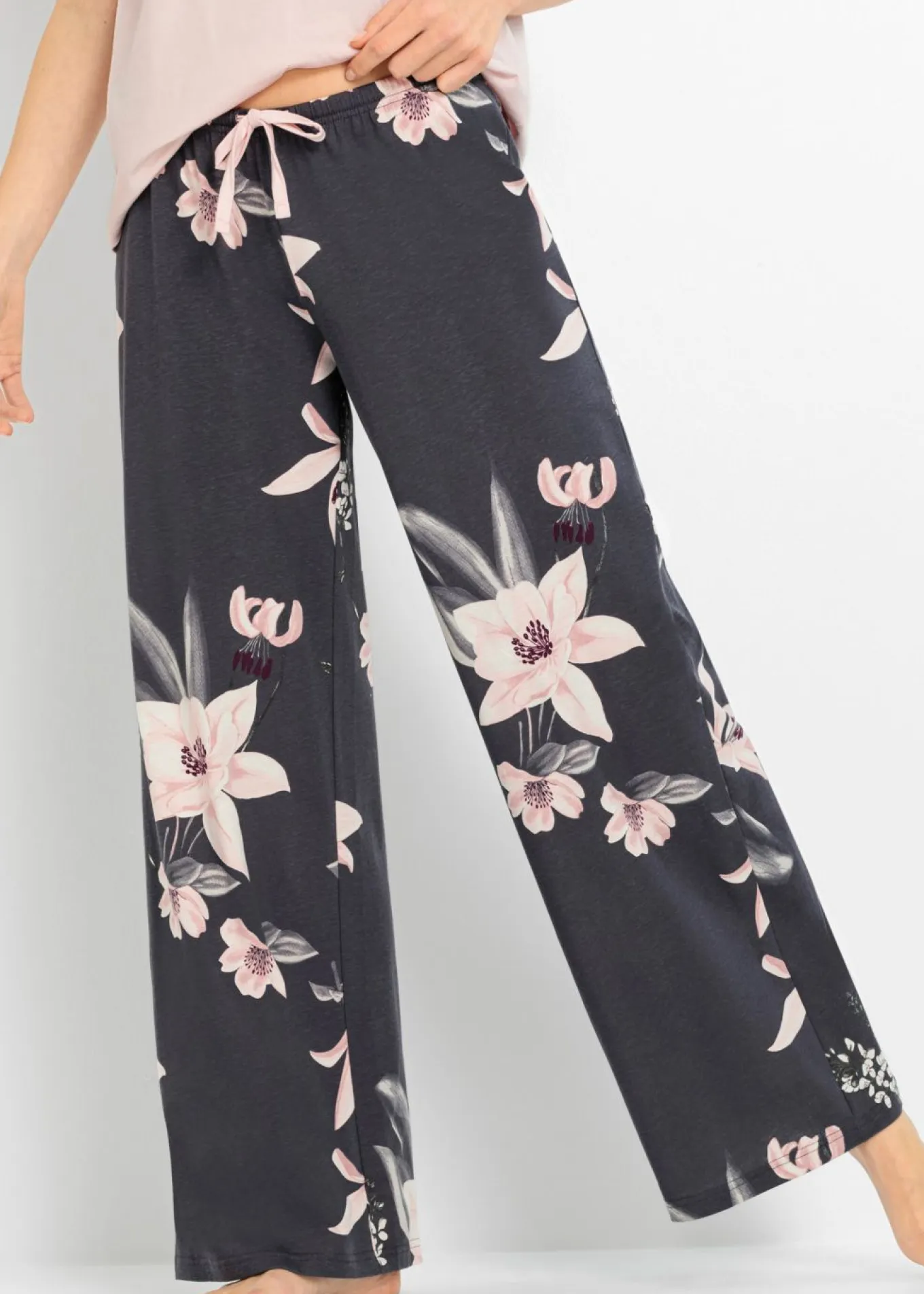 Pijama con pantalón ancho