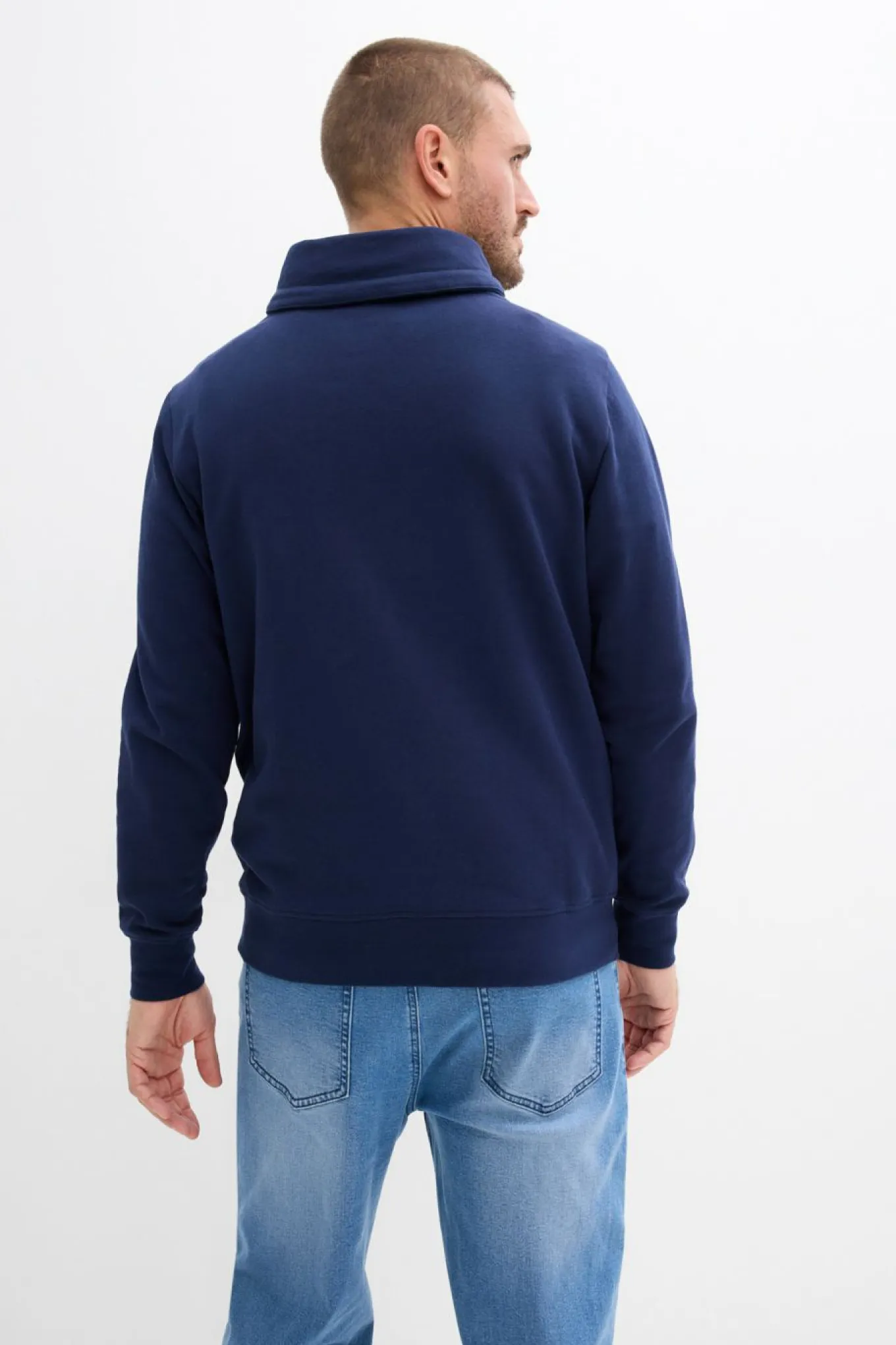 Sudadera con cuello tipo chal
