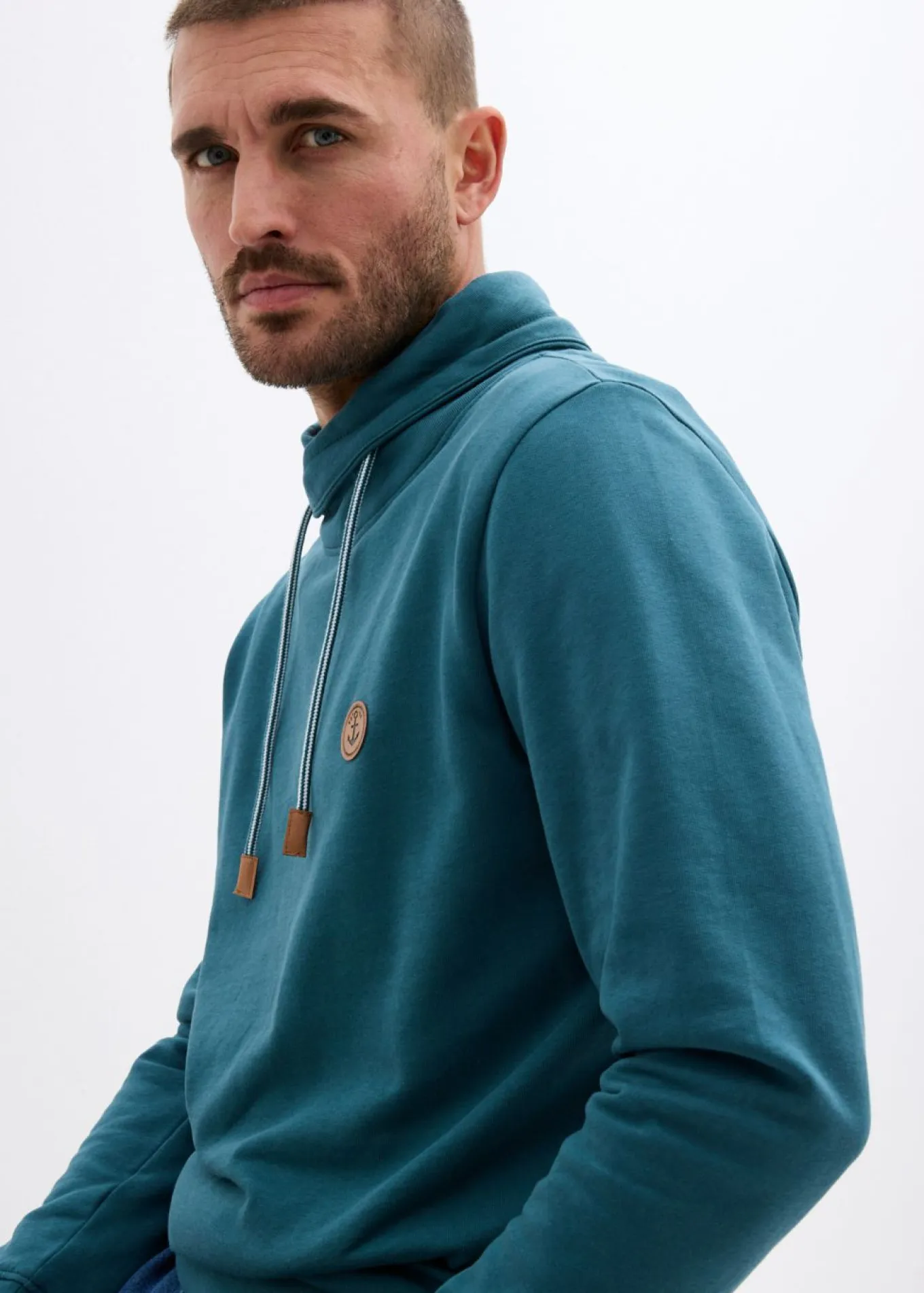 Sudadera con cuello tipo chal