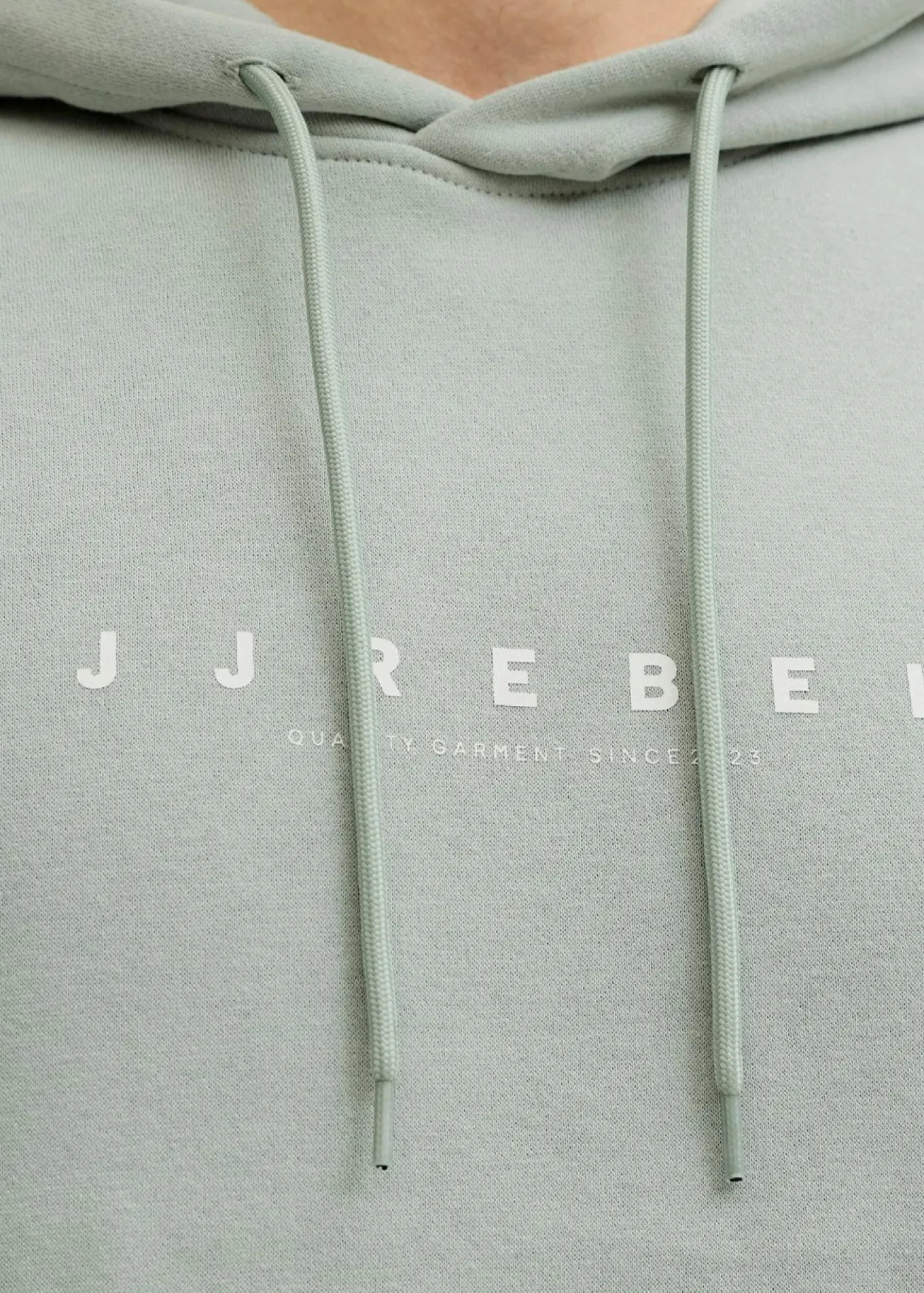 Sudadera de JJ REBEL con capucha y corte holgado