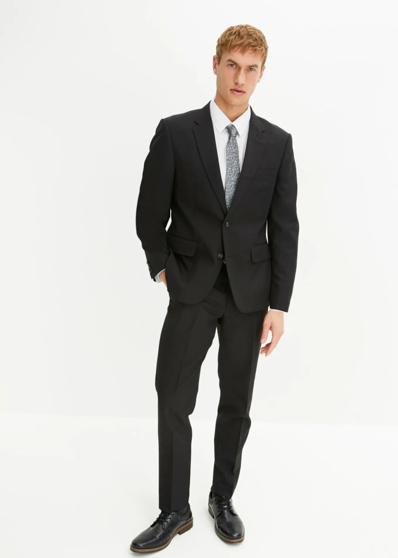 Traje (4 piezas): americana, pantalón, camisa, corbata