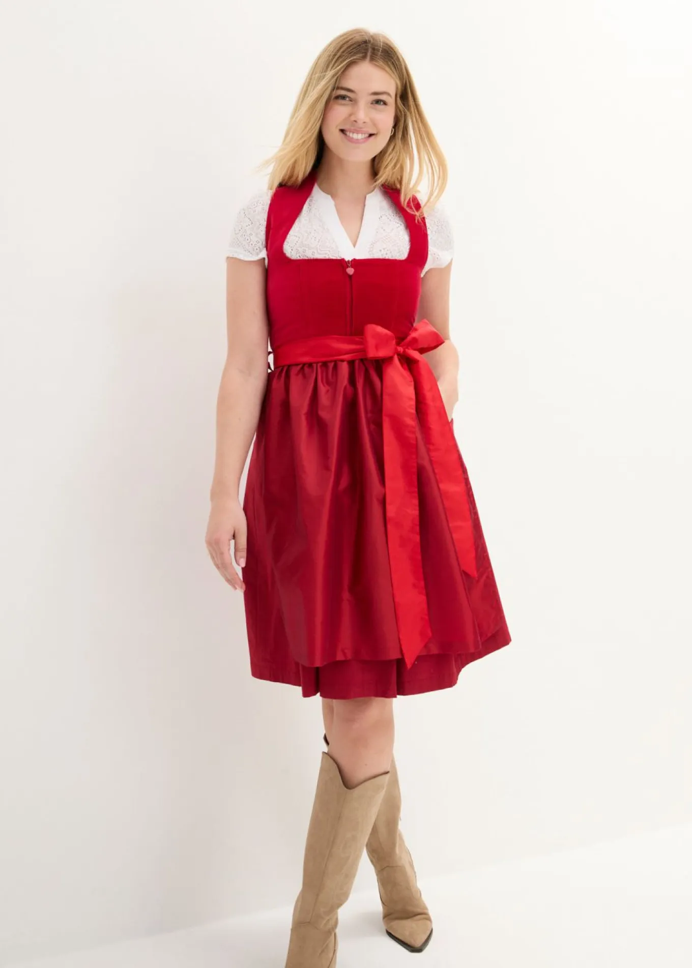 Traje tirolés con corpiño de terciopelo y delantal de satén (2 piezas)