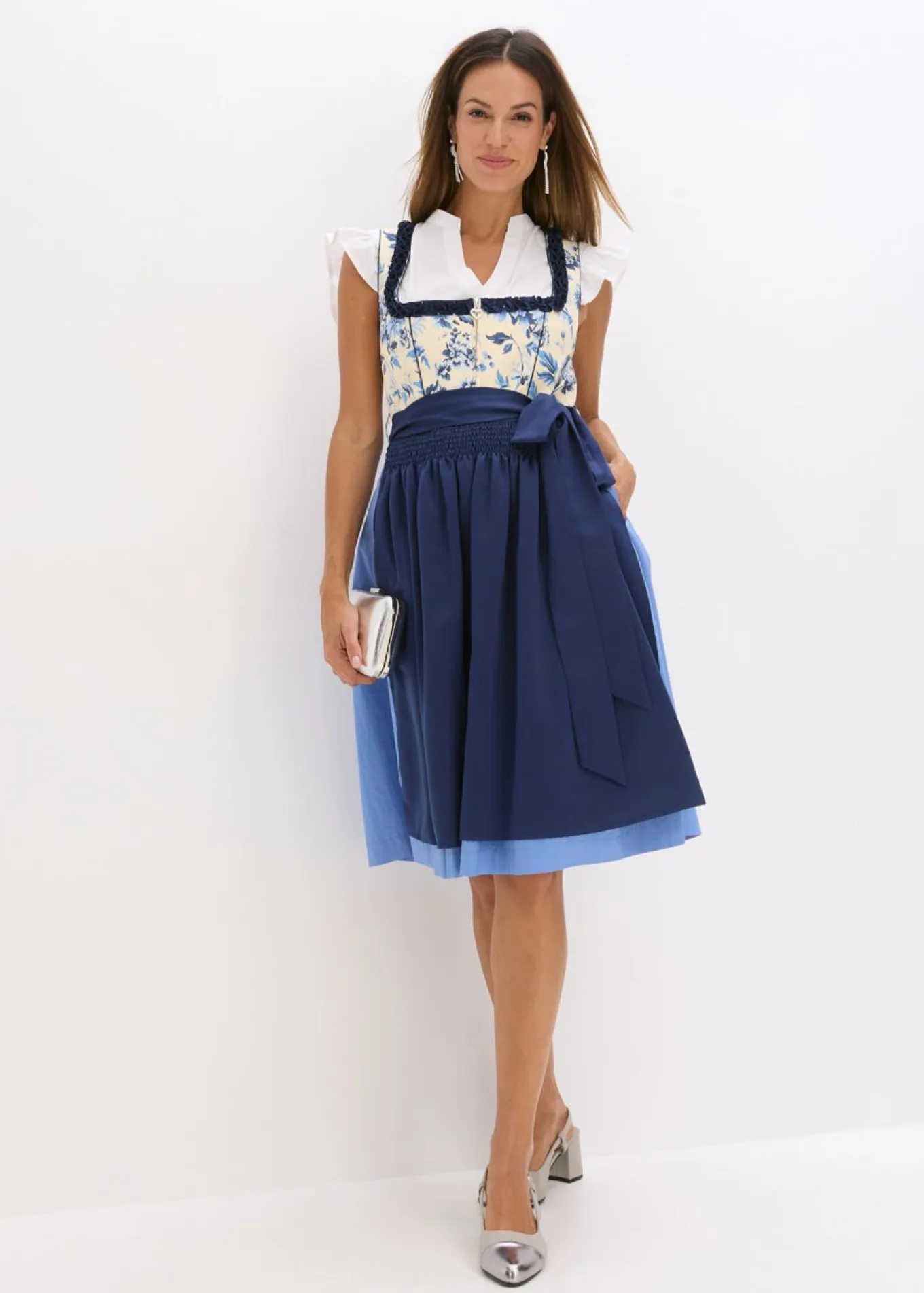 Traje tirolés con delantal bordado (2 piezas)