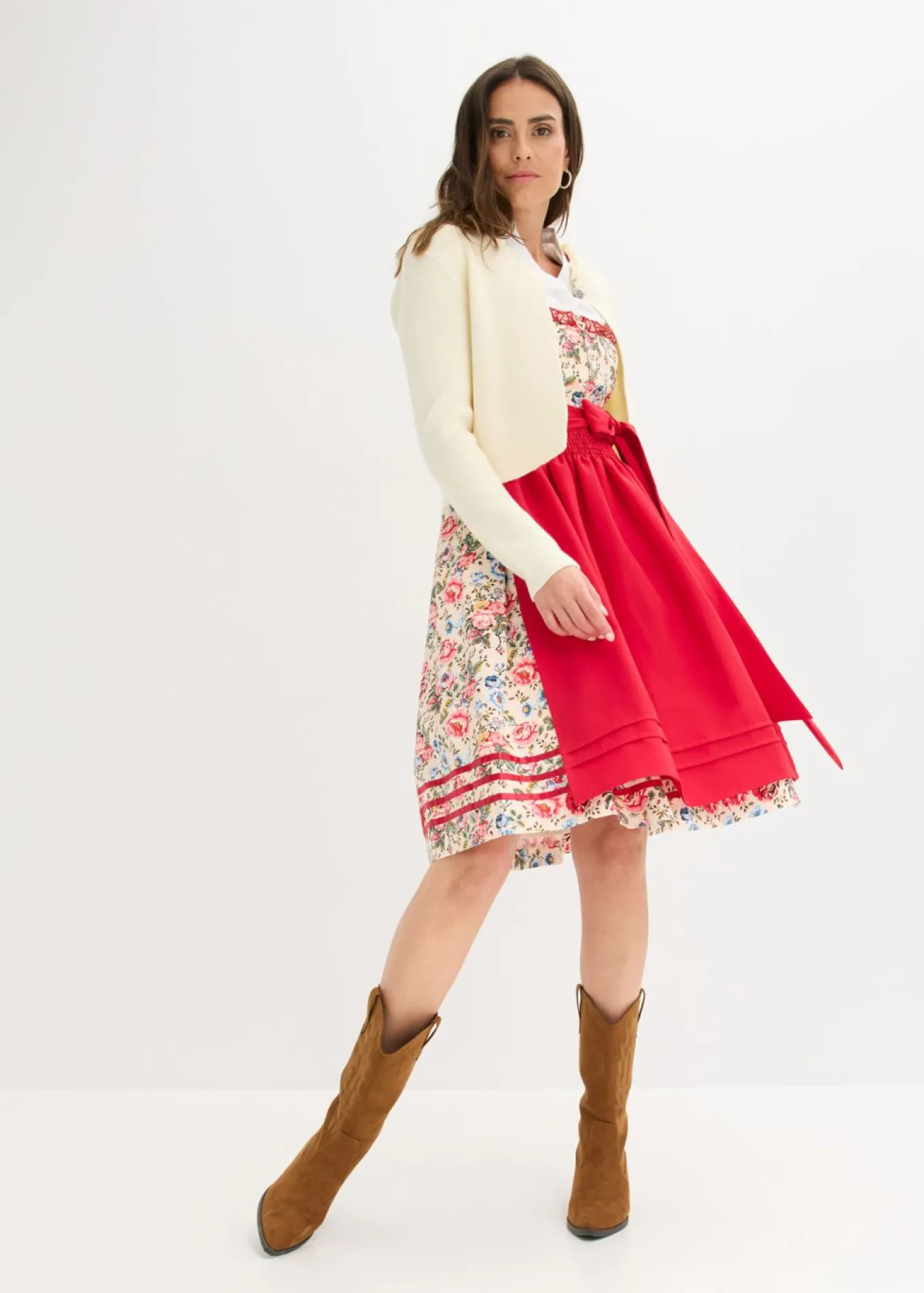 Traje tirolés con delantal bordado (2 piezas)