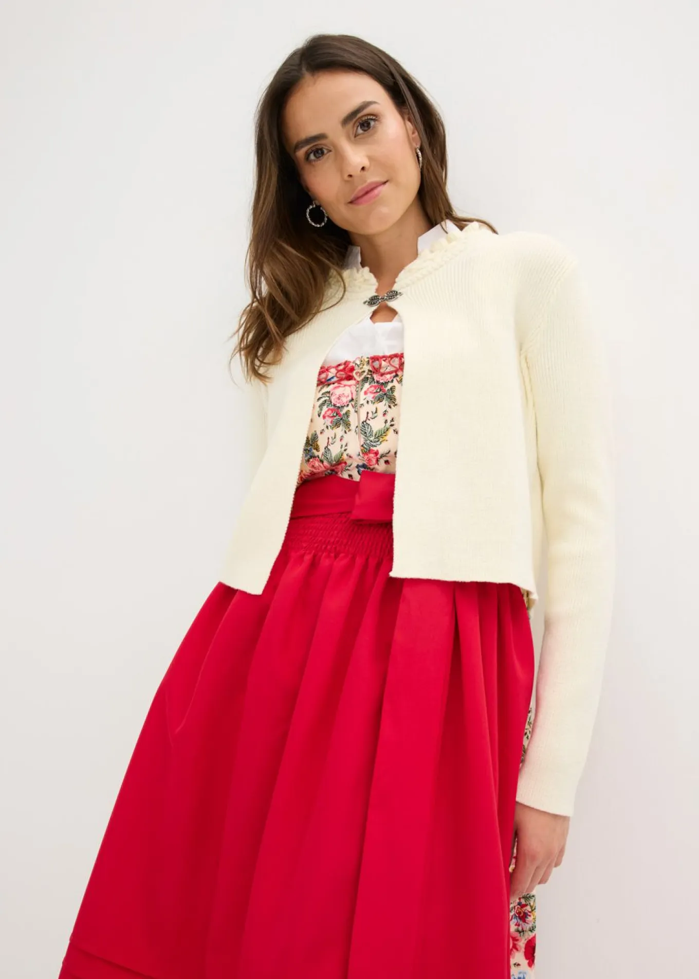 Traje tirolés con delantal bordado (2 piezas)