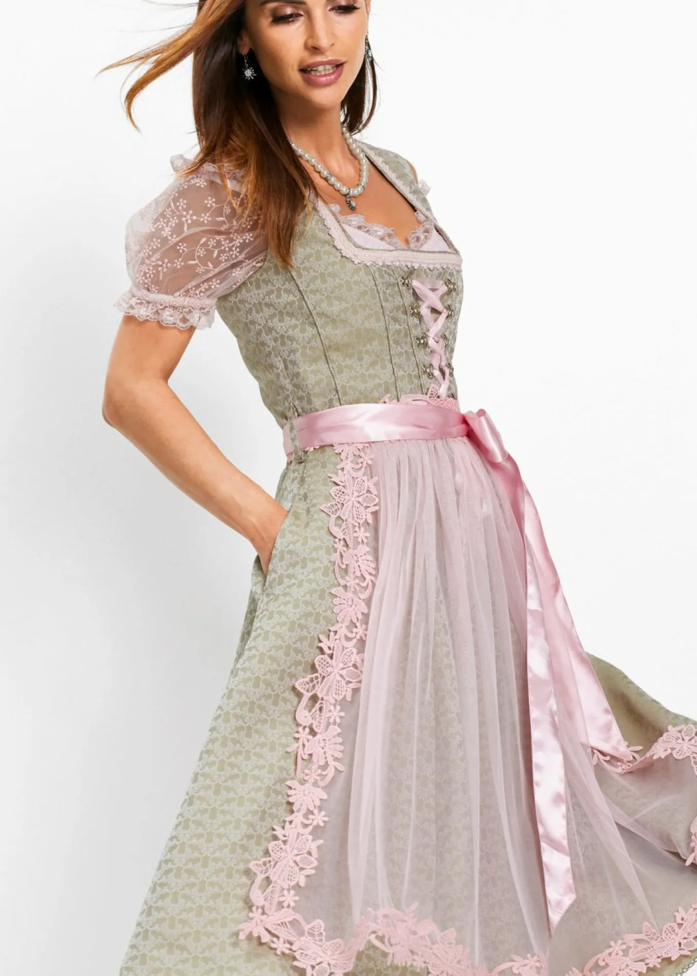 Traje tirolés con perlas (2 piezas)