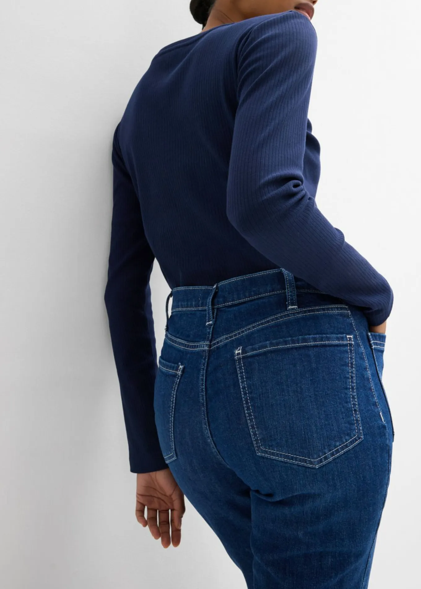 Vaqueros bootcut, high waist, largo completo y elásticos