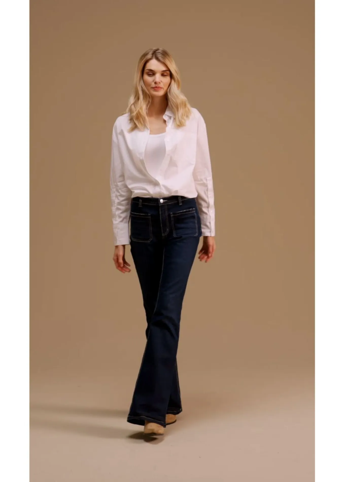 Vaqueros bootcut, high waist, largo completo y elásticos