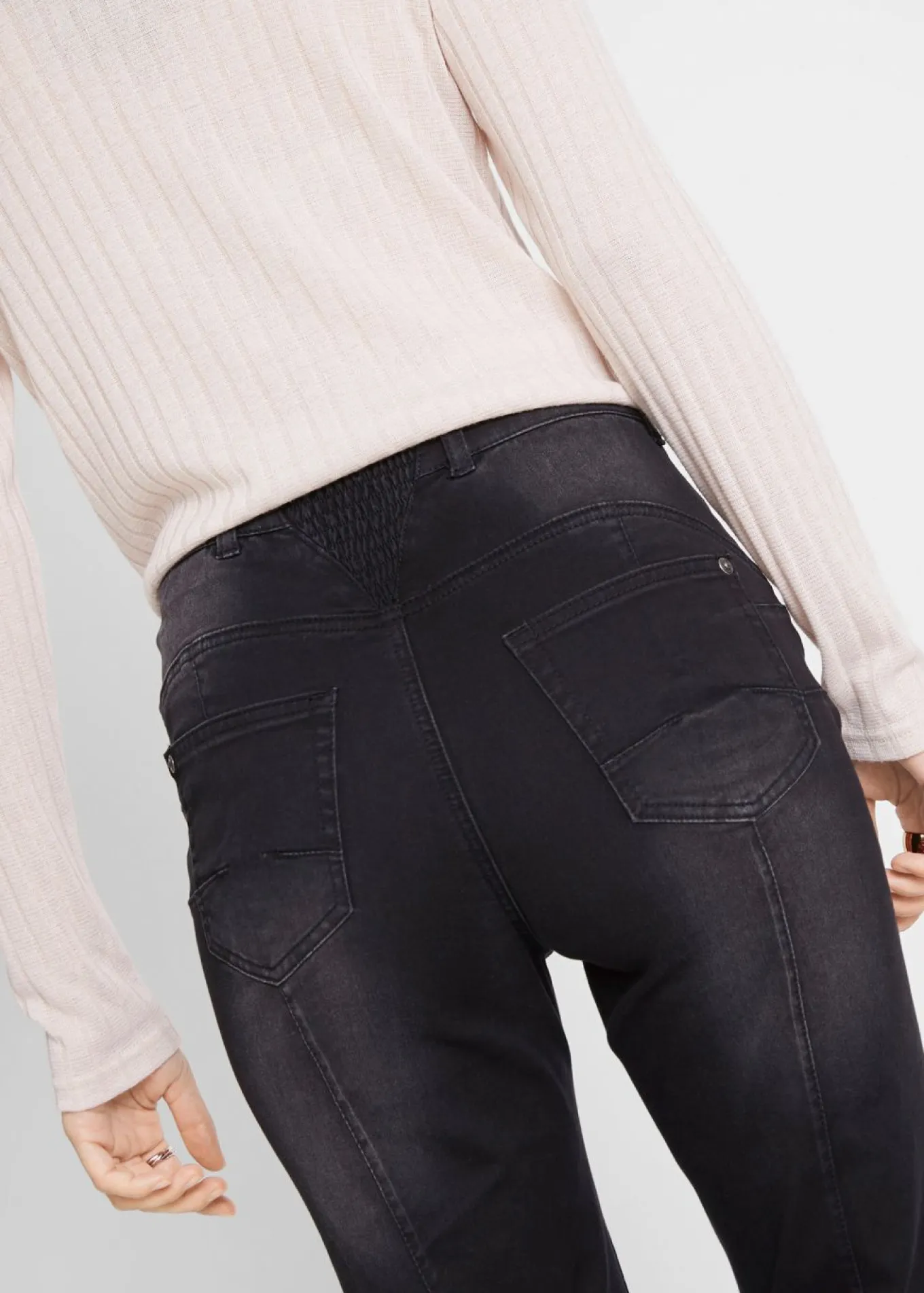 Vaqueros bootcut, mid waist, moldeadores