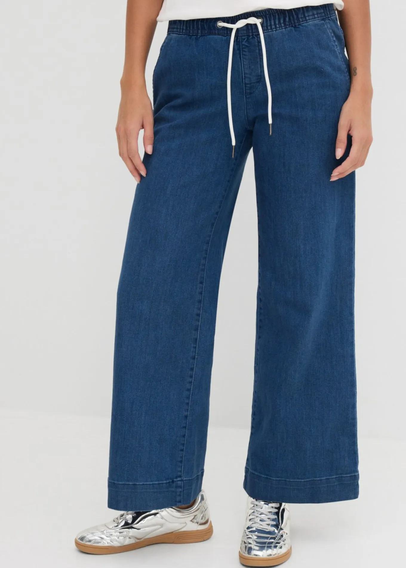 Vaqueros con pernera ancha, mid waist, elásticos