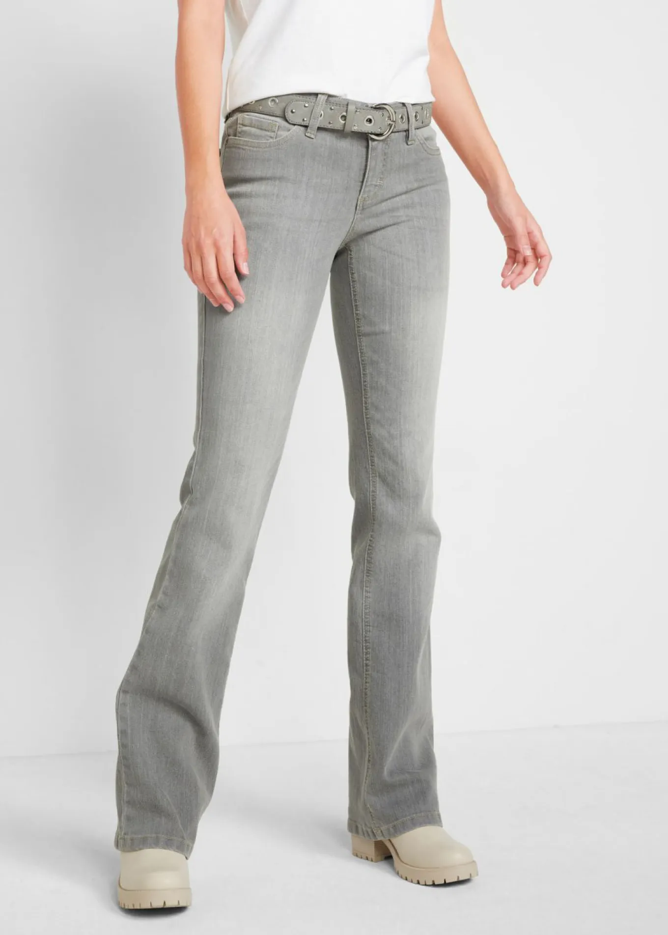 Vaqueros elásticos con corte bootcut y talle medio